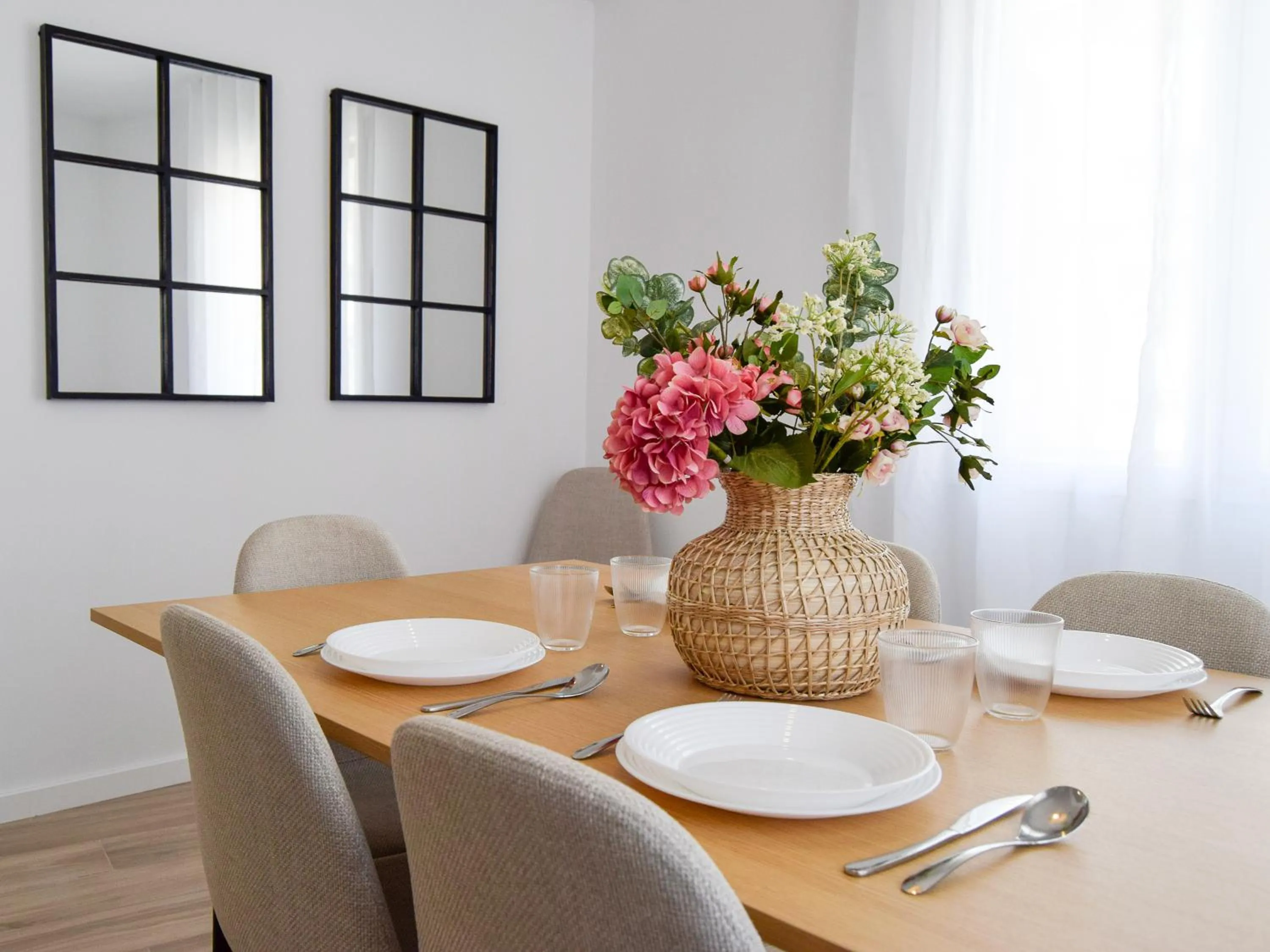 Dining area in Apartamentos Zaragoza Gran Vía 3000