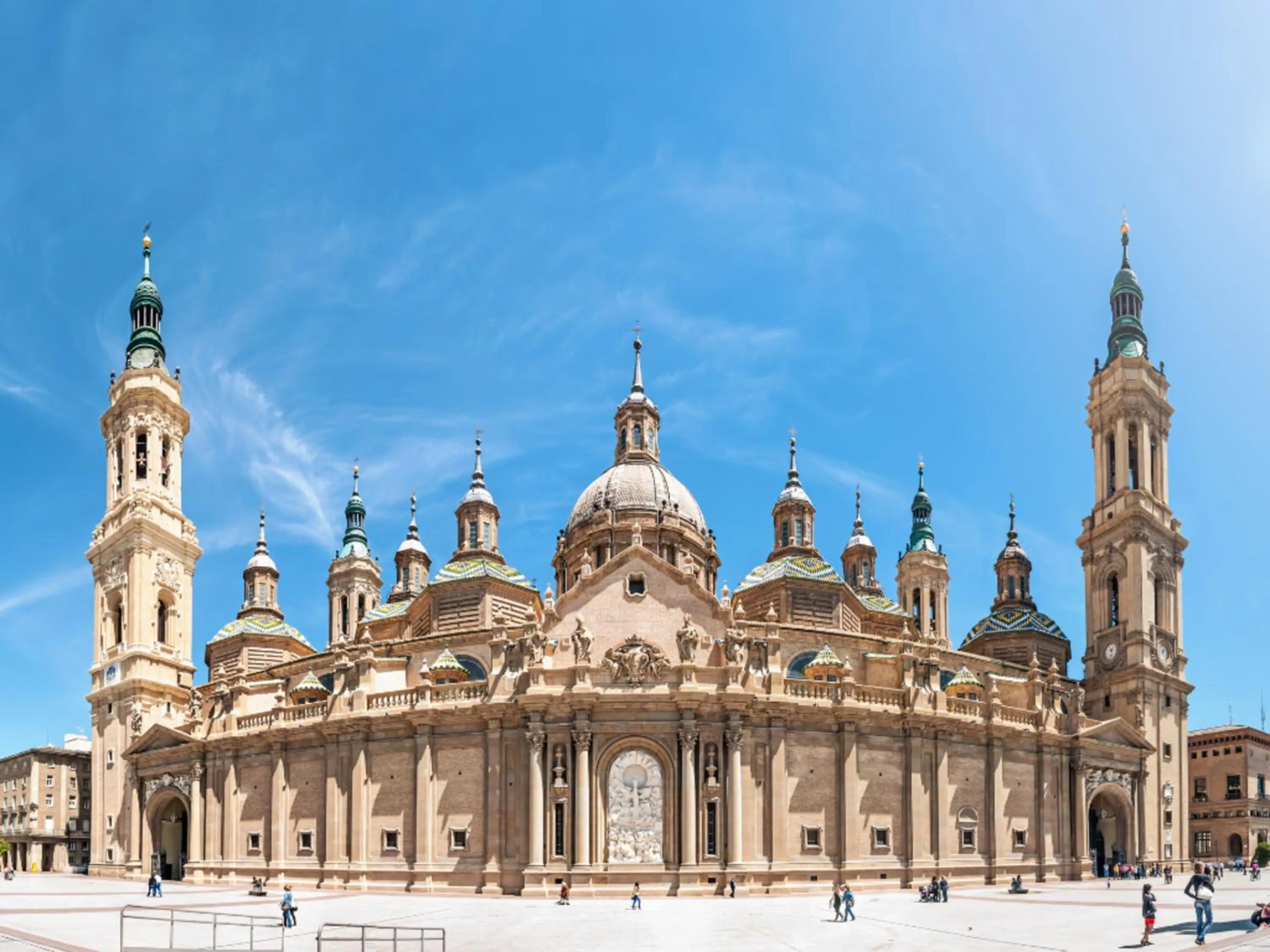 Nearby landmark in Apartamentos Zaragoza Gran Vía 3000