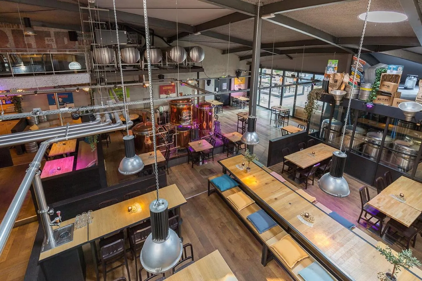 Lounge or bar in Leonardo Hotel Almere City Center