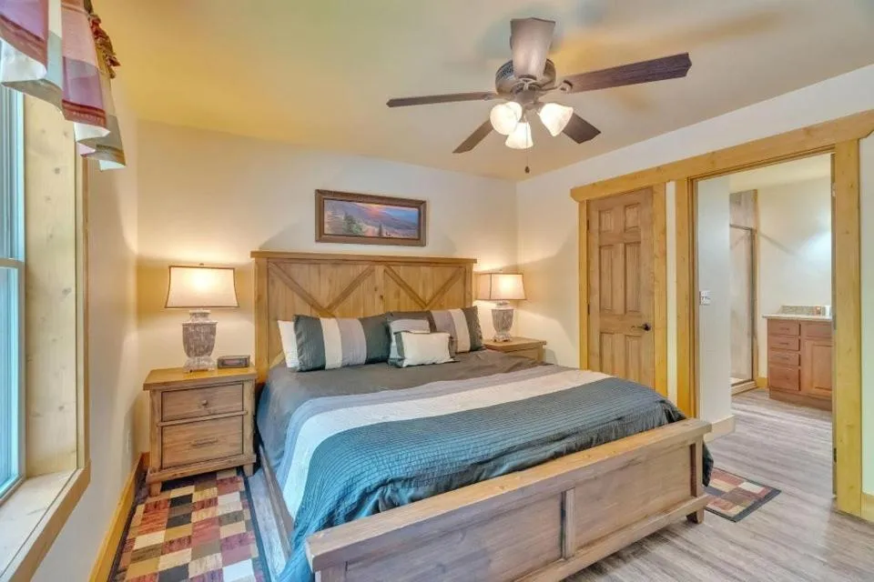 Bed in Splash Mountain Lodge by Eden Crest