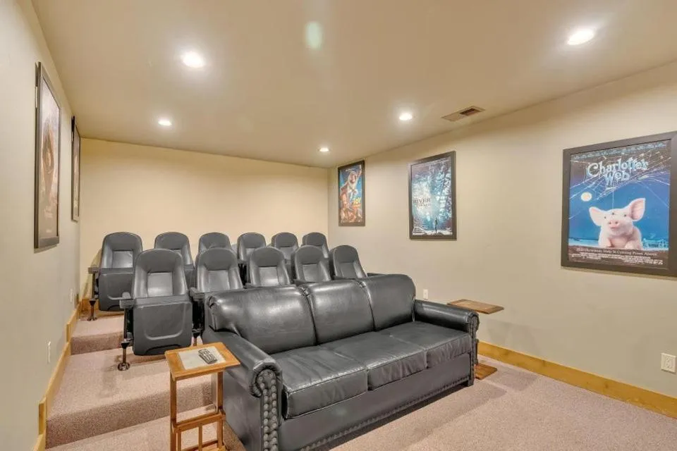 Splash Mountain Lodge by Eden Crest