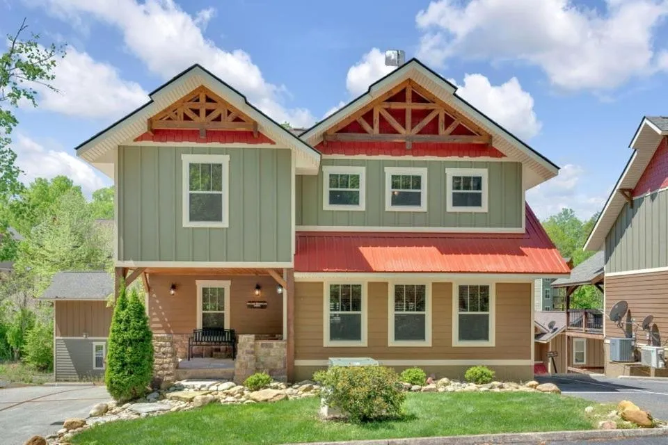 Splash Mountain Lodge by Eden Crest