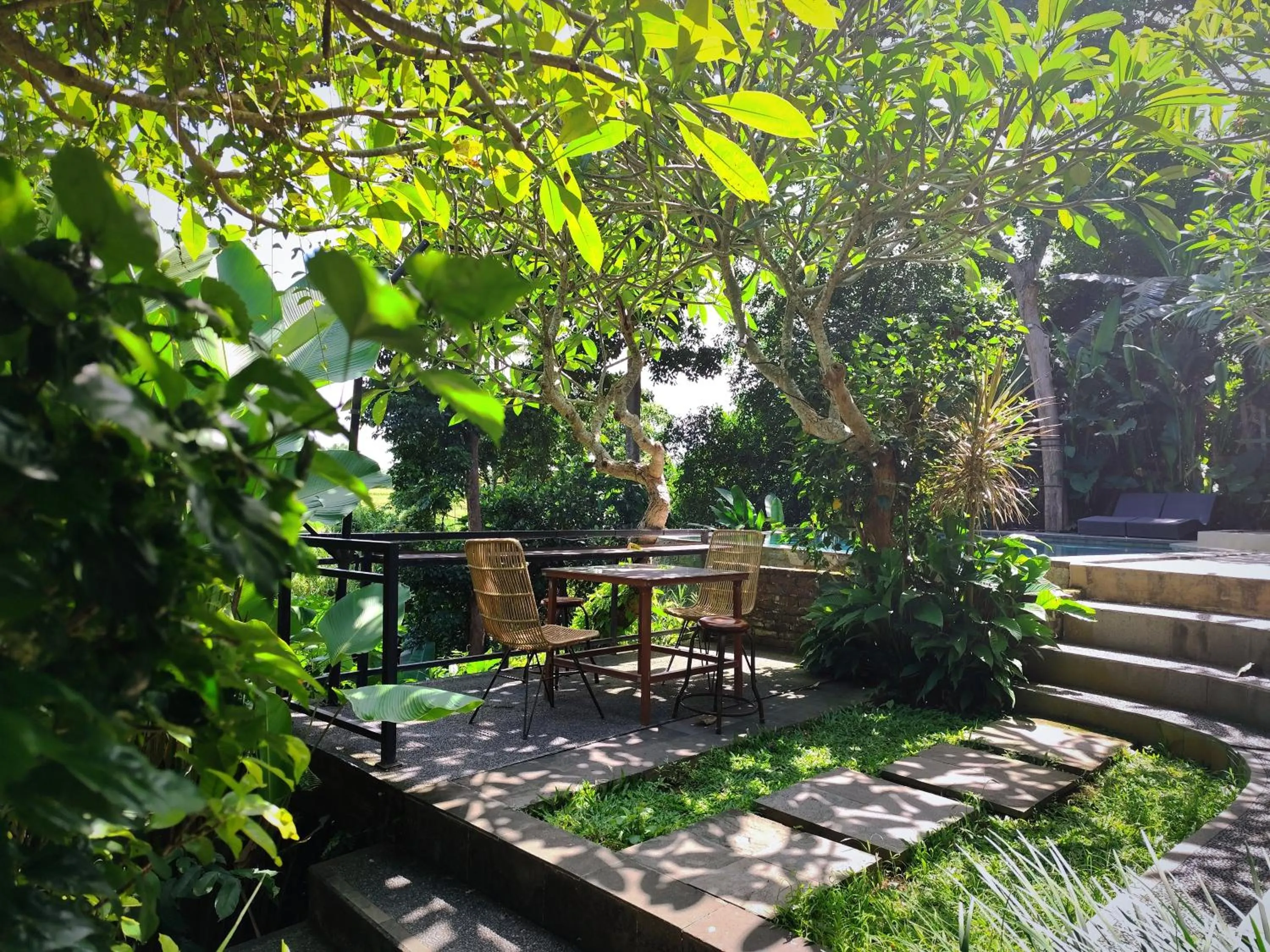 Communal lounge/ TV room in Sunset Shade Villa