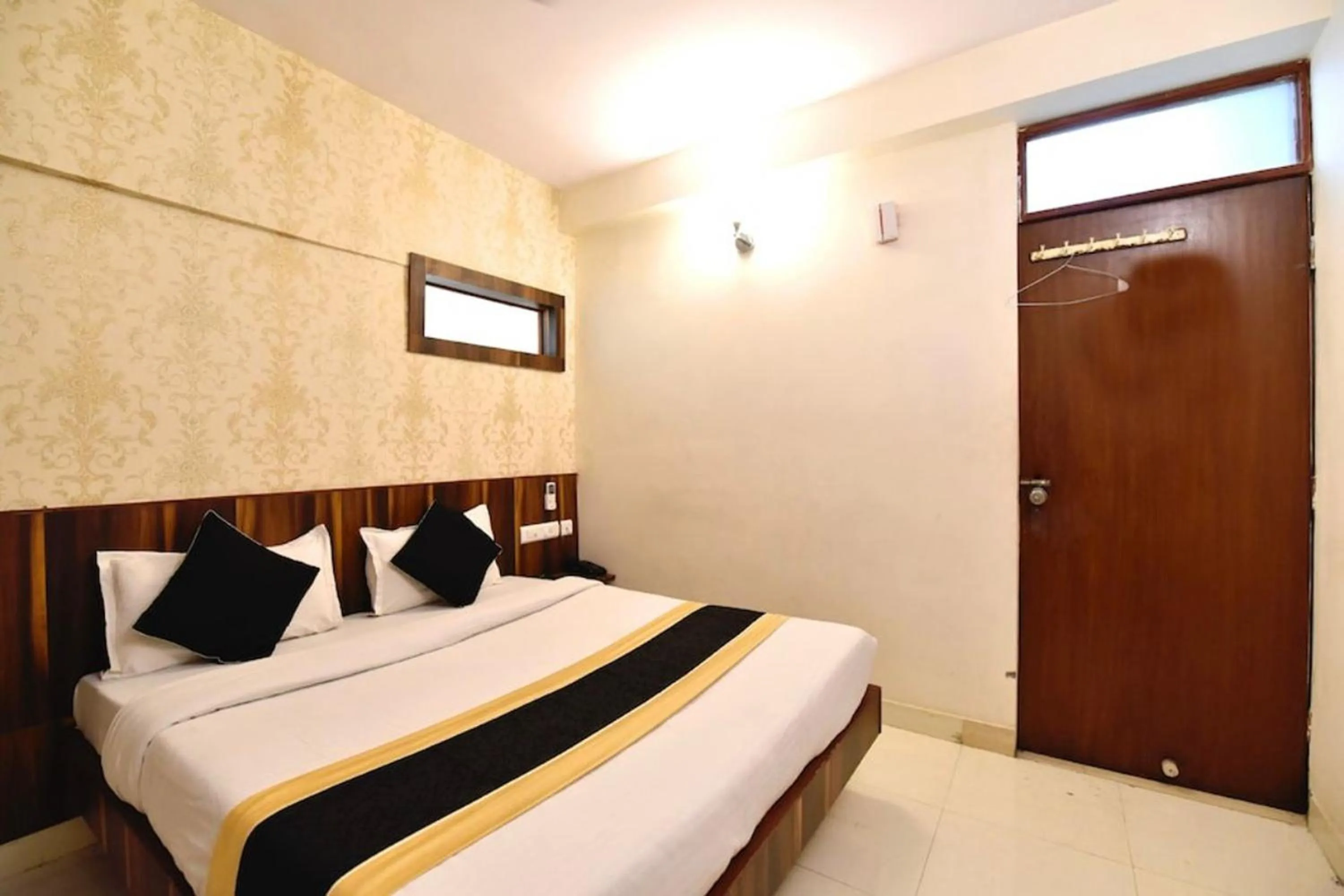 Bedroom, Bed in Hotel Rang Mahal Near Jaipur International Airport