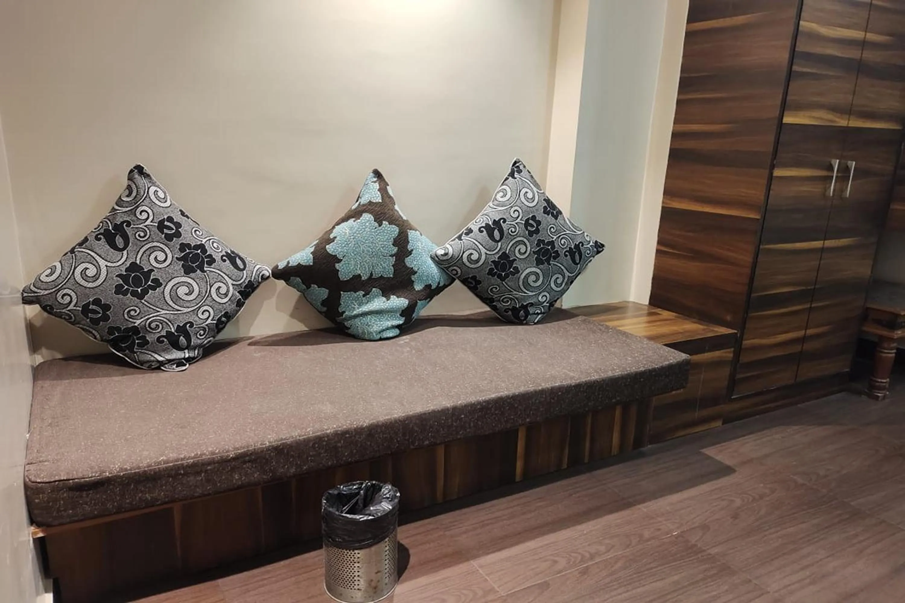 Seating area in Hotel Rang Mahal Near Jaipur International Airport