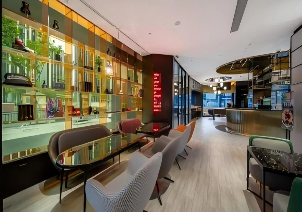 Restaurant/places to eat in CitiGO Hotel Shanghai On The Bund