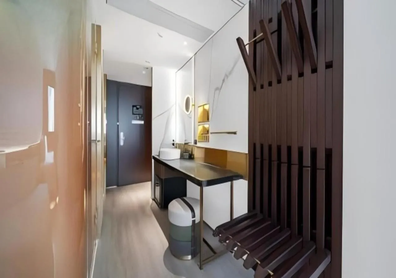 wardrobe in CitiGO Hotel Shanghai On The Bund