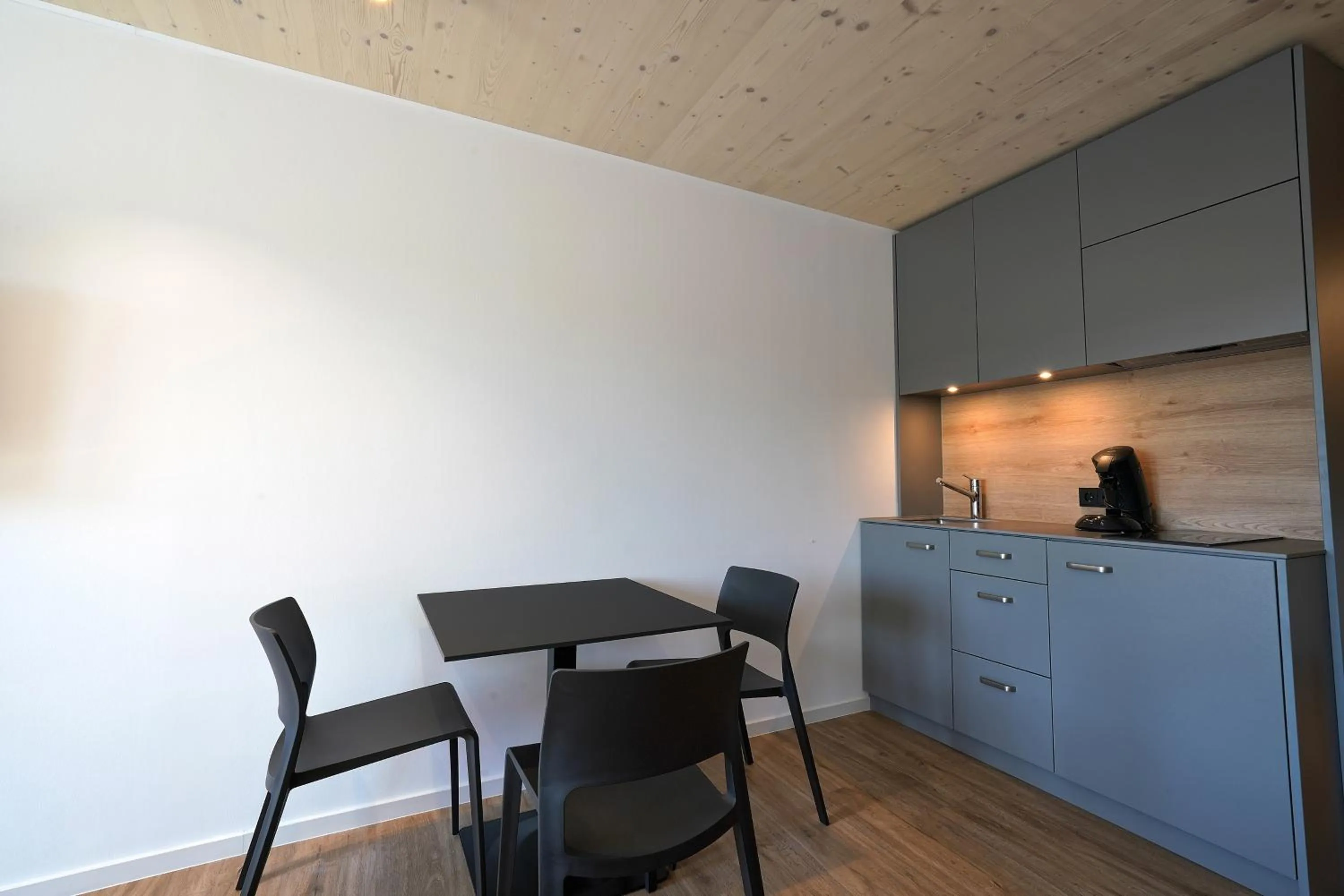 Dining area in Timber One Boardinghouse Dorfen