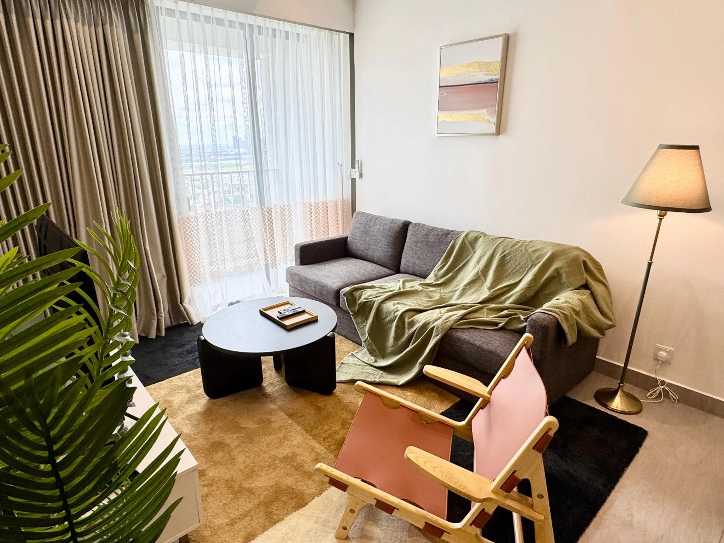 Living room in Sunsuria Forum SOHO & Residence Suites Setia Alam by MOKA