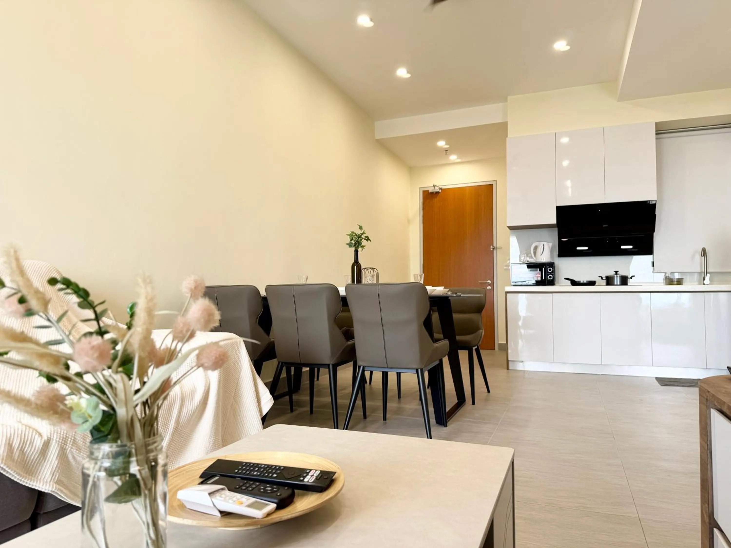 Kitchen or kitchenette in Sunsuria Forum SOHO & Residence Suites Setia Alam by MOKA