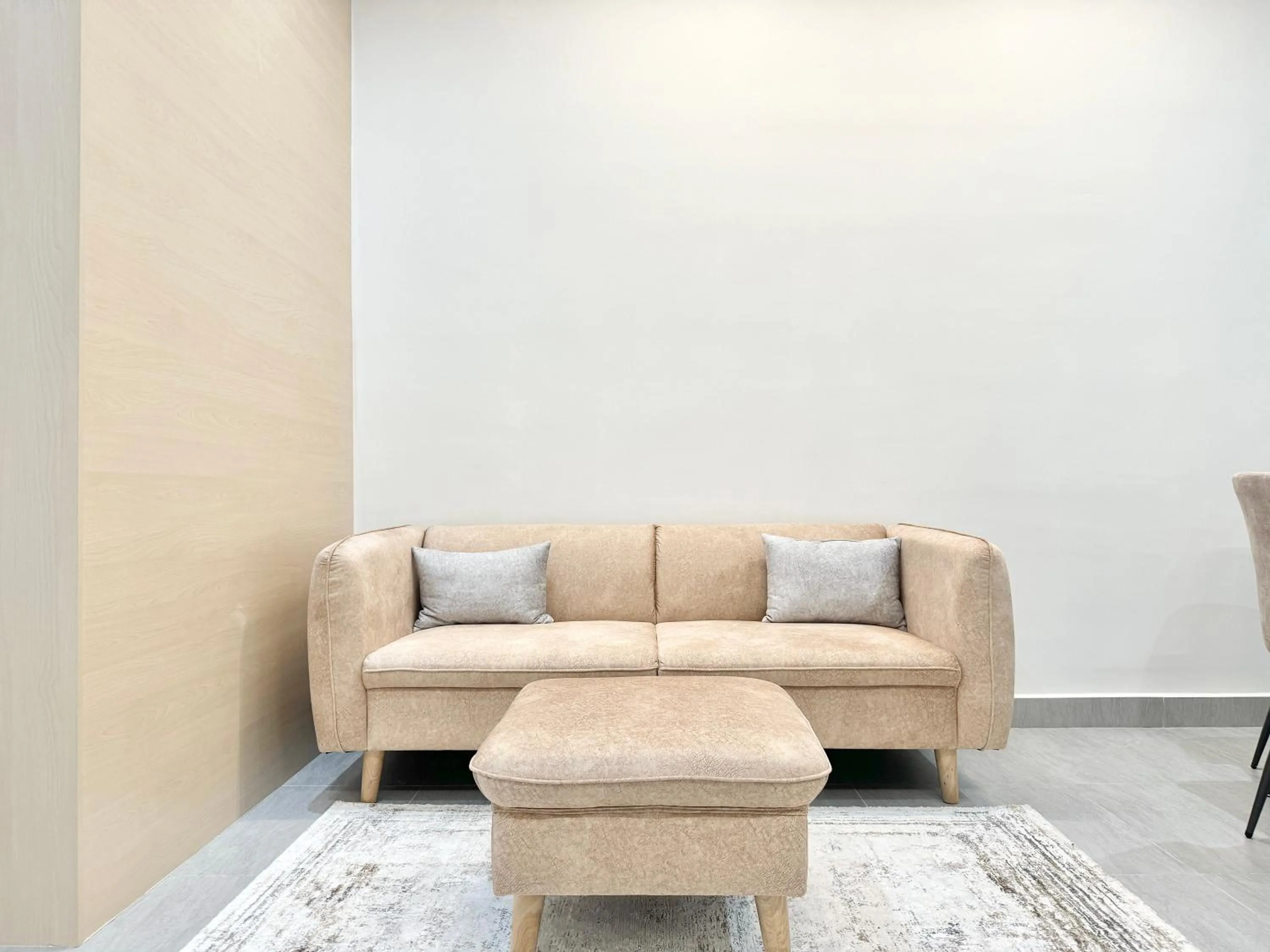 Living room in Sunsuria Forum SOHO & Residence Suites Setia Alam by MOKA