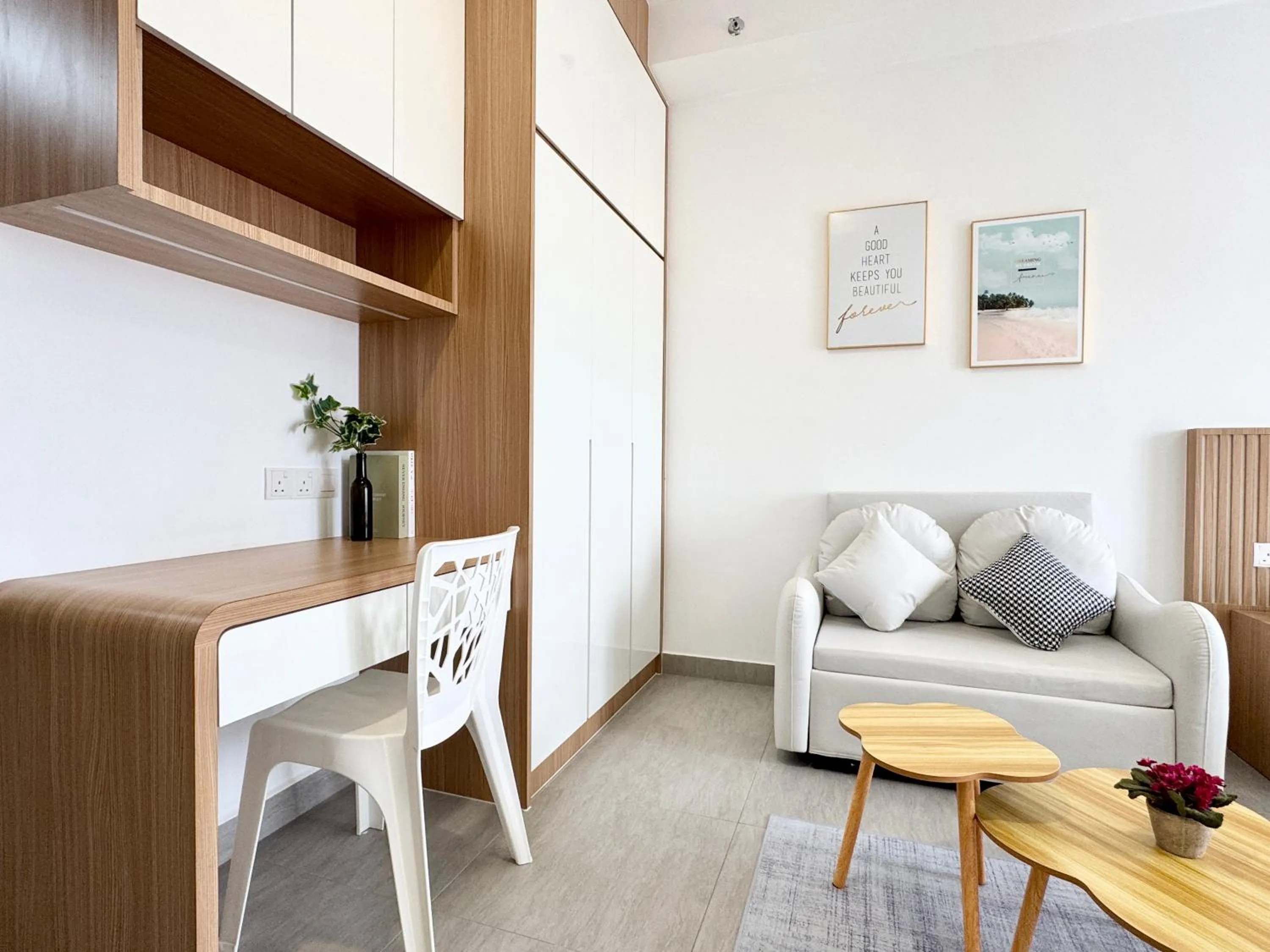 Seating area in Sunsuria Forum SOHO & Residence Suites Setia Alam by MOKA