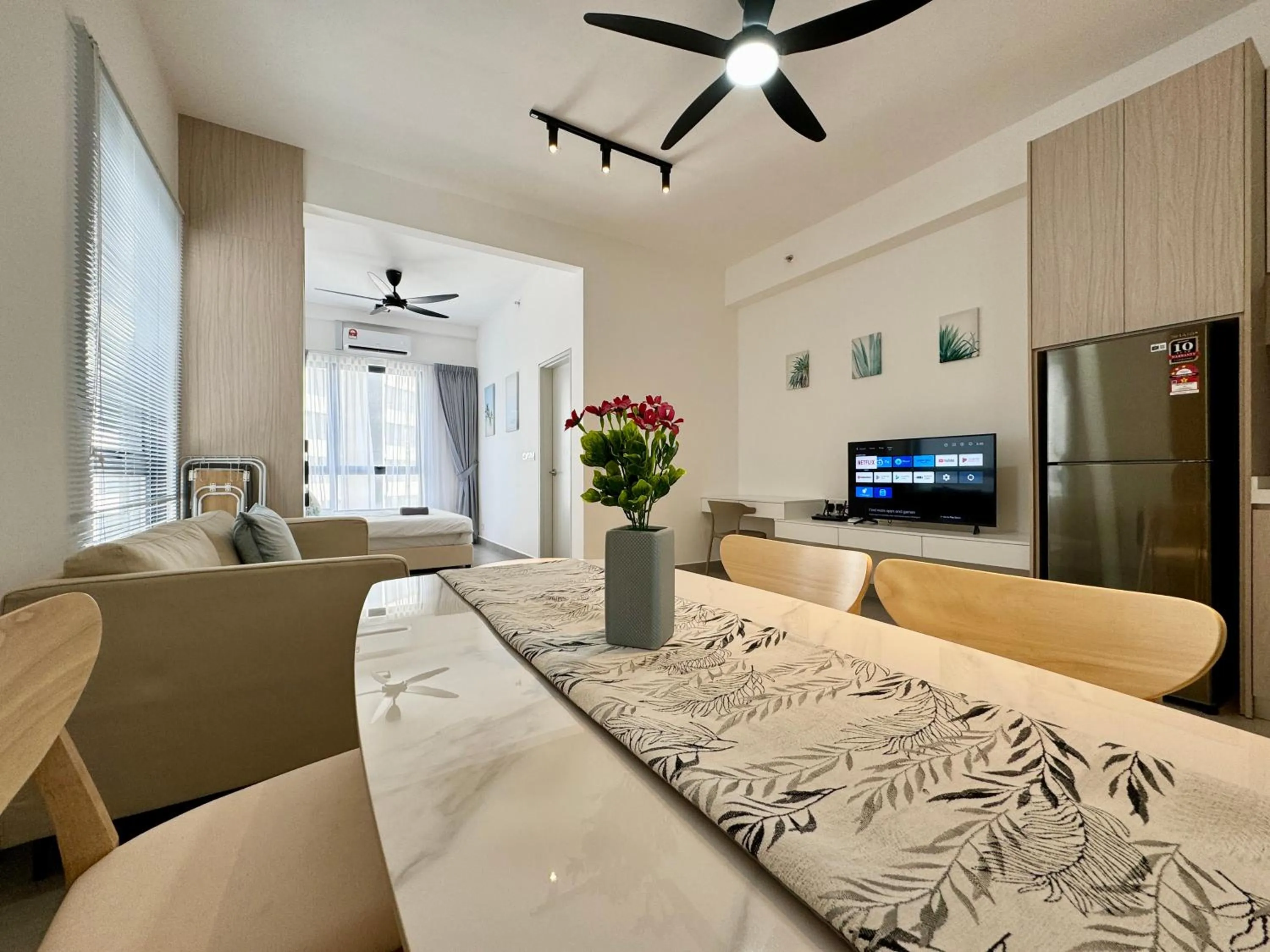 Living room in Sunsuria Forum SOHO & Residence Suites Setia Alam by MOKA