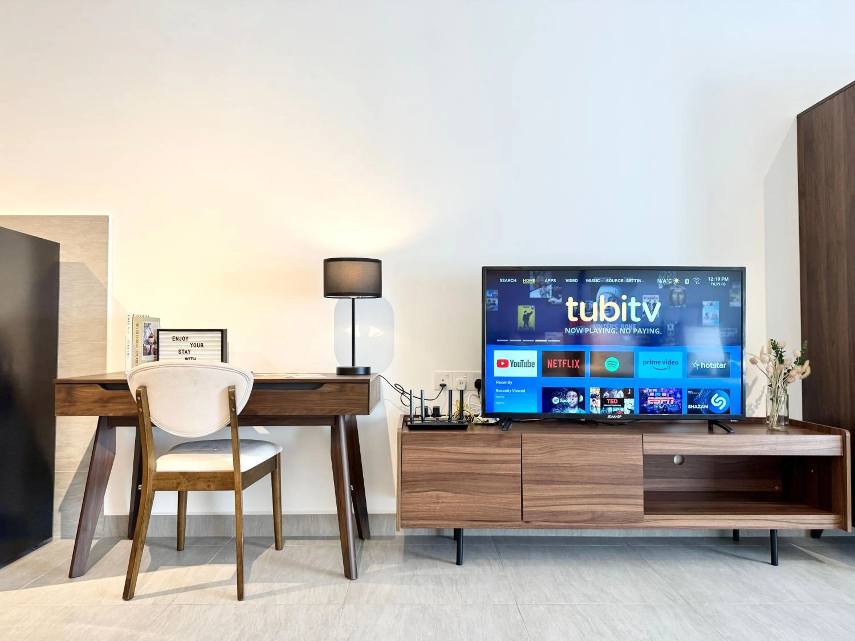 Living room in Sunsuria Forum SOHO & Residence Suites Setia Alam by MOKA