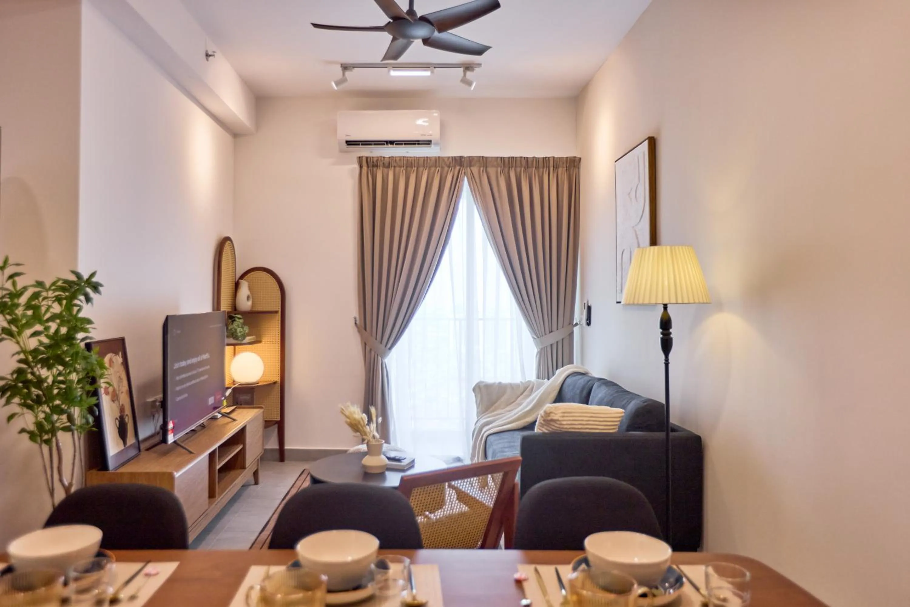 Living room in Sunsuria Forum SOHO & Residence Suites Setia Alam by MOKA
