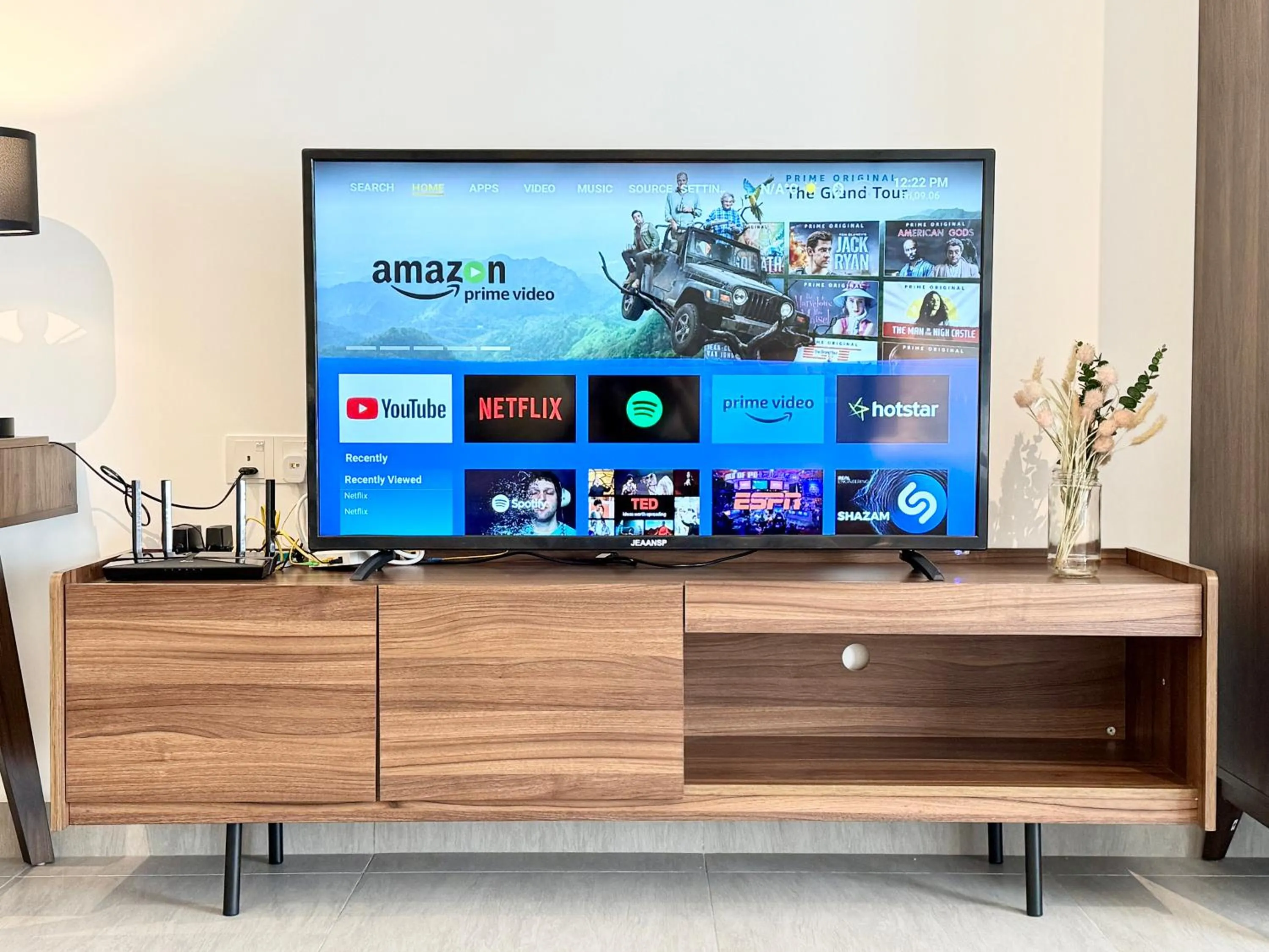 Living room in Sunsuria Forum SOHO & Residence Suites Setia Alam by MOKA