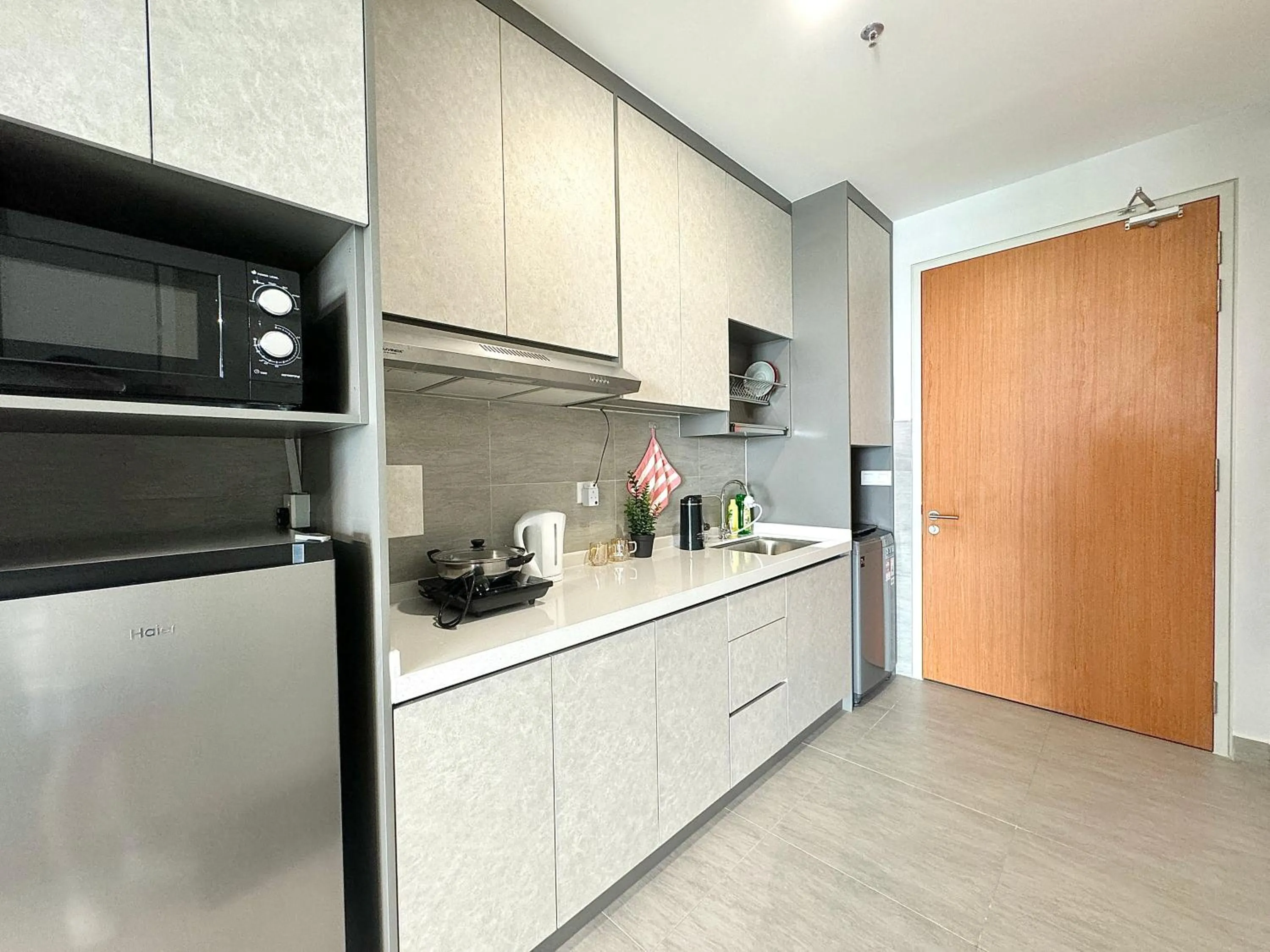 Kitchen or kitchenette in Sunsuria Forum SOHO & Residence Suites Setia Alam by MOKA