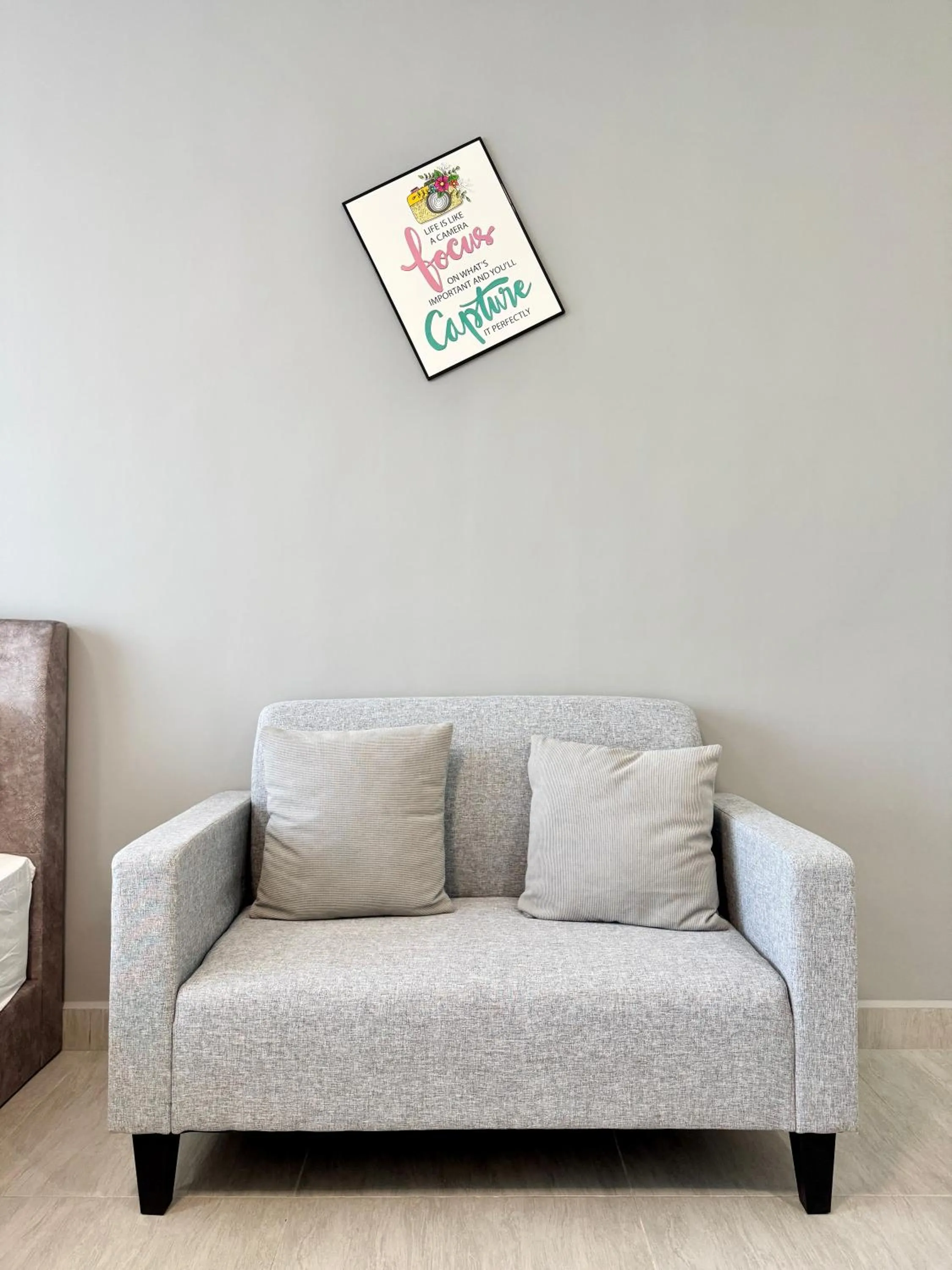 Living room in Sunsuria Forum SOHO & Residence Suites Setia Alam by MOKA