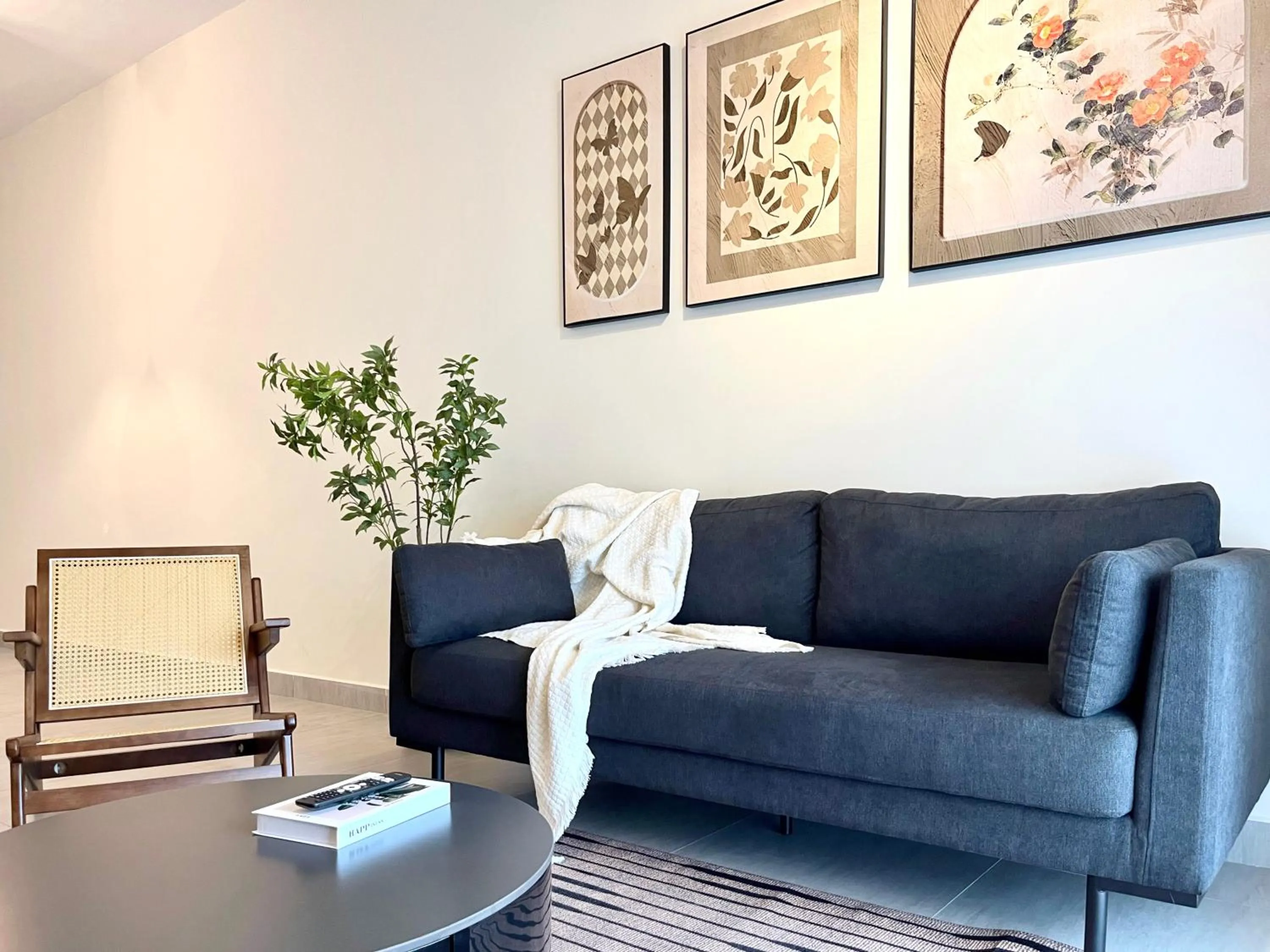 Living room in Sunsuria Forum SOHO & Residence Suites Setia Alam by MOKA