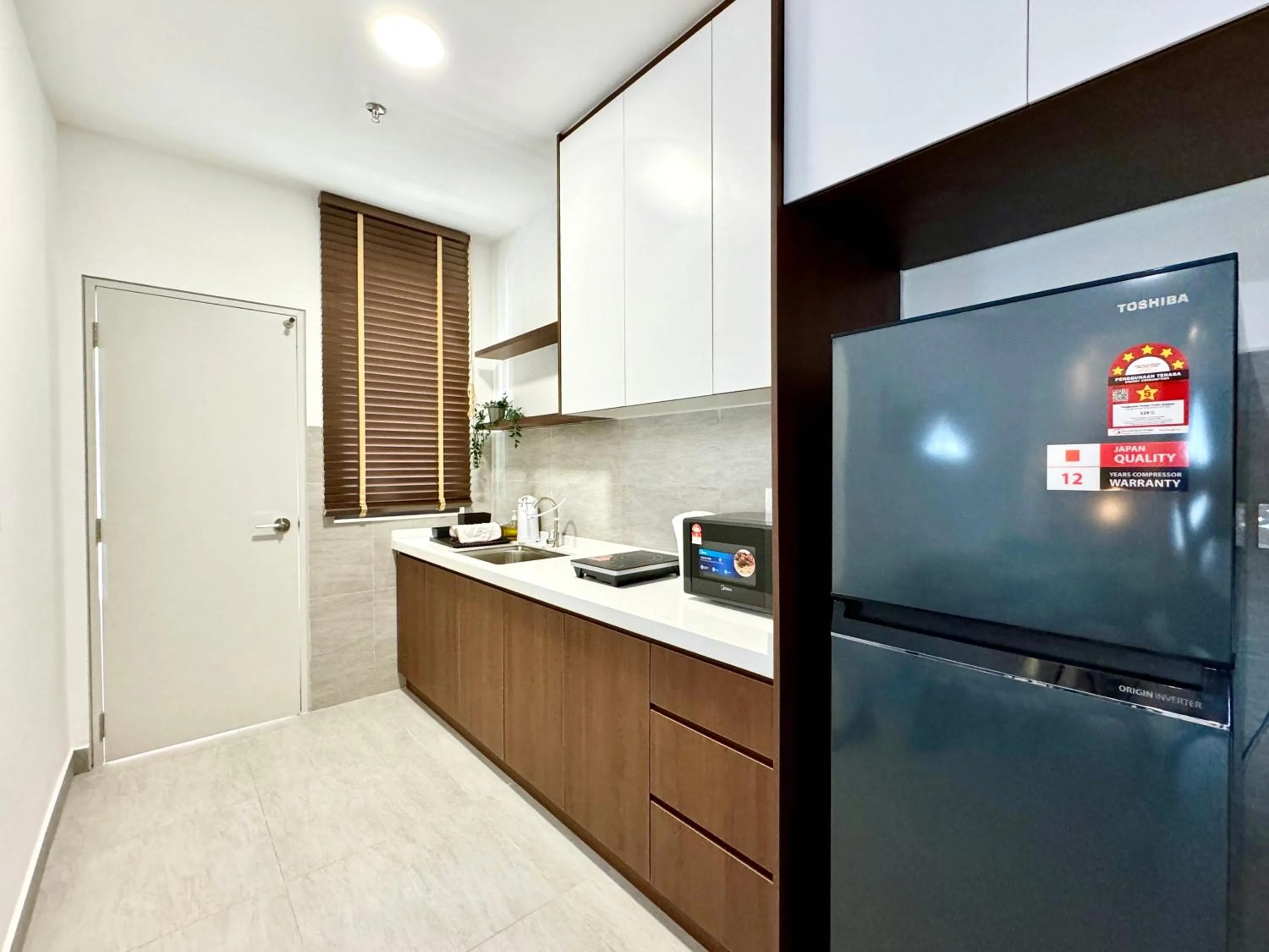 Kitchen or kitchenette in Sunsuria Forum SOHO & Residence Suites Setia Alam by MOKA