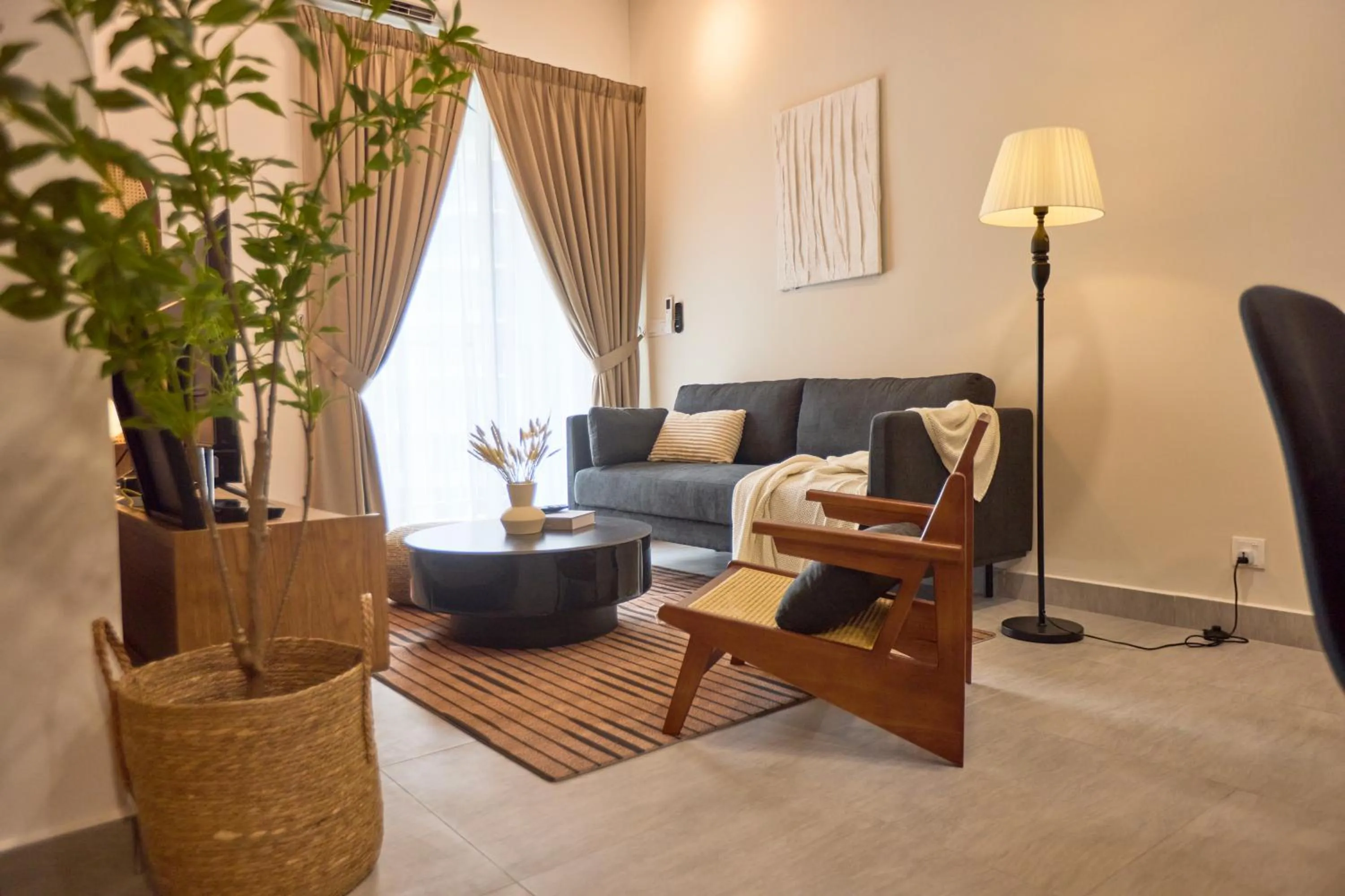 Living room in Sunsuria Forum SOHO & Residence Suites Setia Alam by MOKA