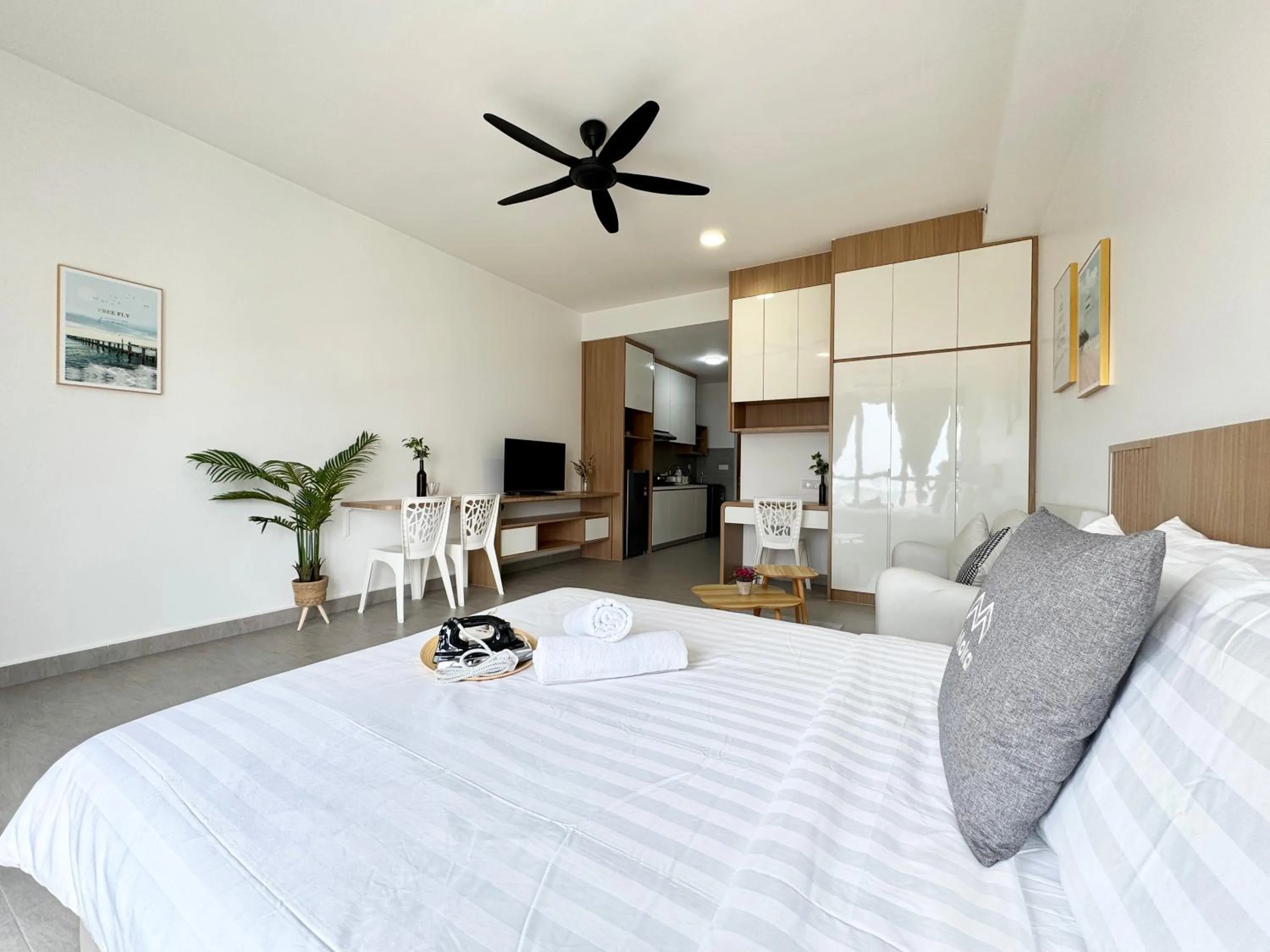 Bed in Sunsuria Forum SOHO & Residence Suites Setia Alam by MOKA