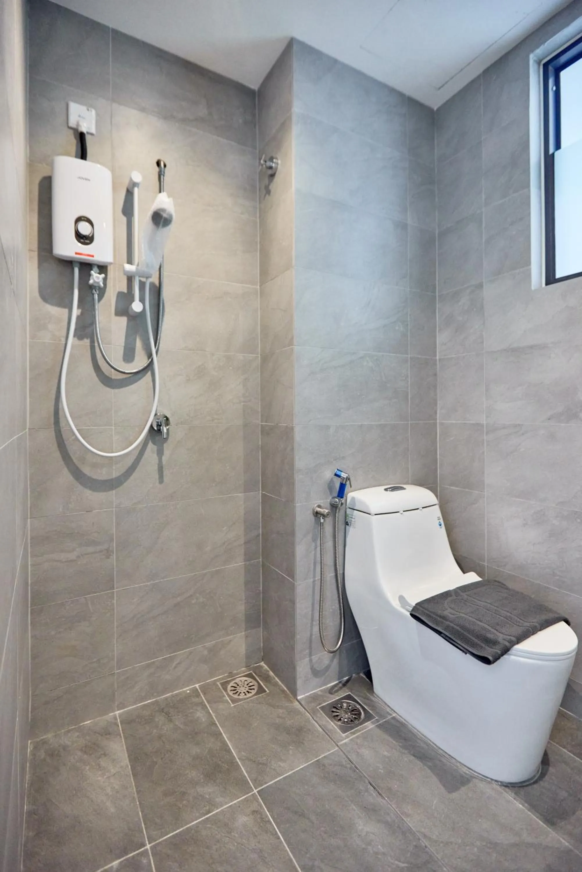 Shower in Sunsuria Forum SOHO & Residence Suites Setia Alam by MOKA