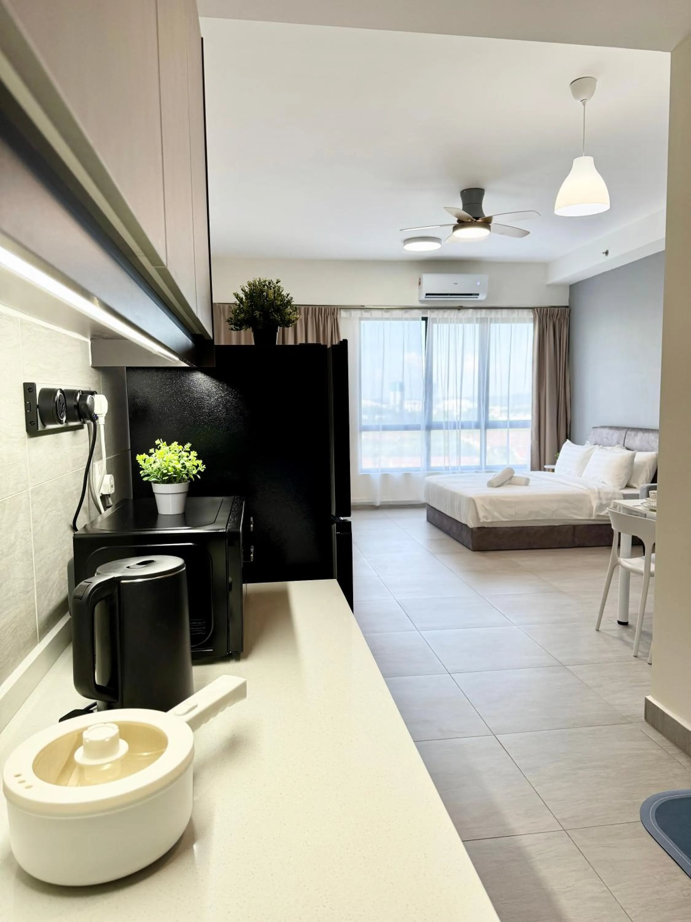 Photo of the whole room, Bed in Sunsuria Forum SOHO & Residence Suites Setia Alam by MOKA