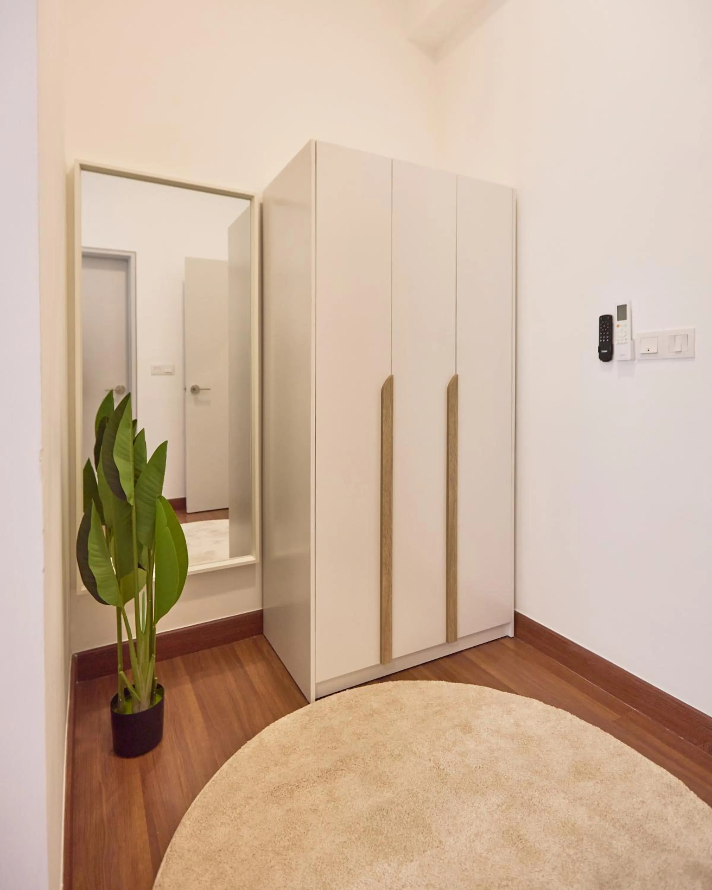 wardrobe in Sunsuria Forum SOHO & Residence Suites Setia Alam by MOKA