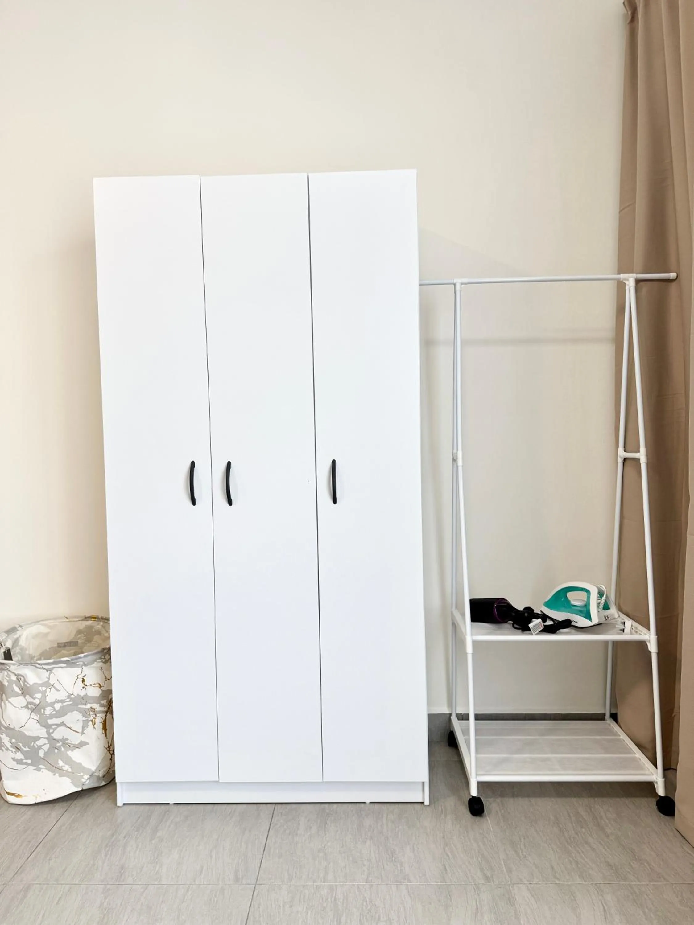 wardrobe in Sunsuria Forum SOHO & Residence Suites Setia Alam by MOKA