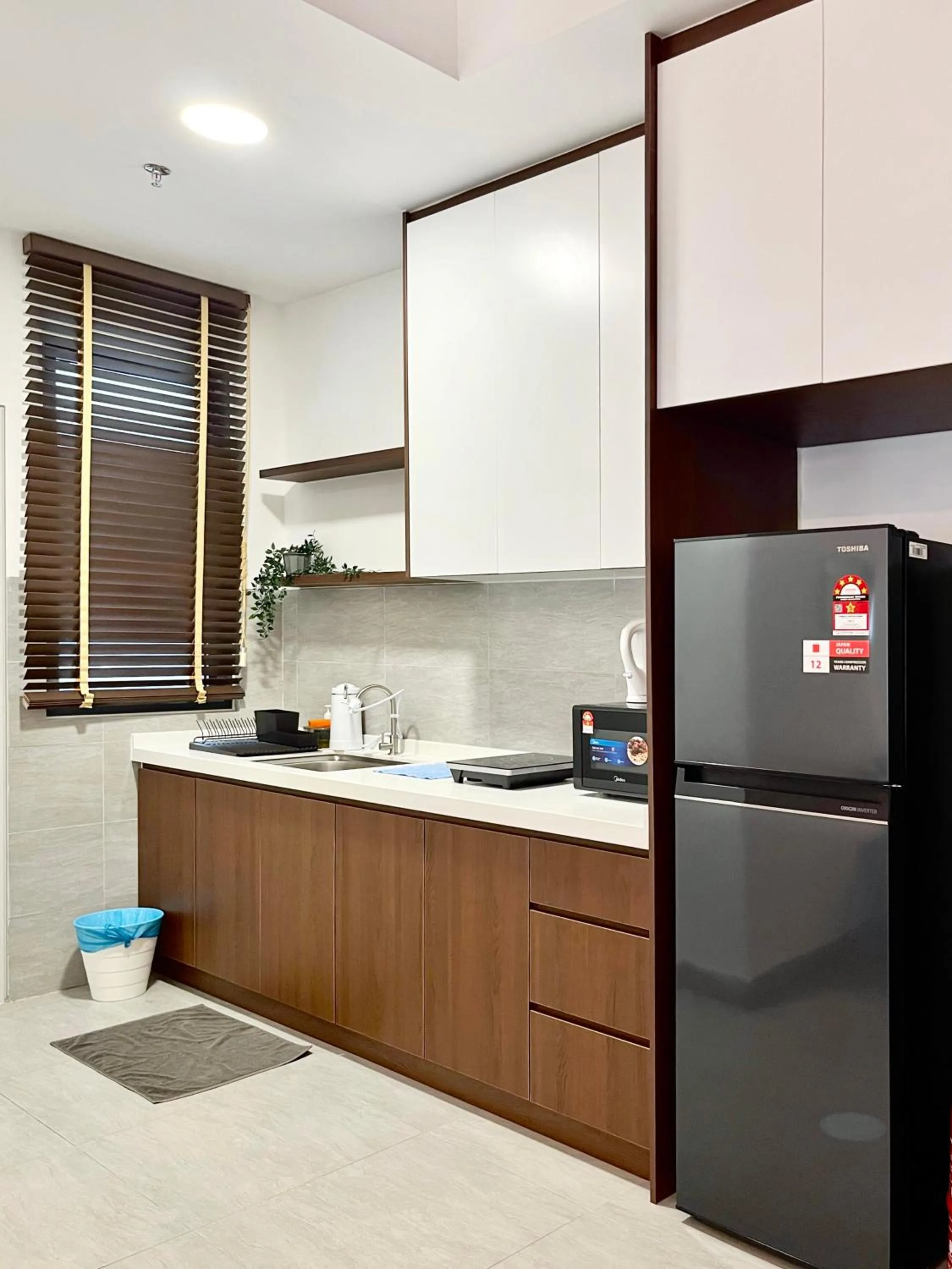 Kitchen or kitchenette in Sunsuria Forum SOHO & Residence Suites Setia Alam by MOKA