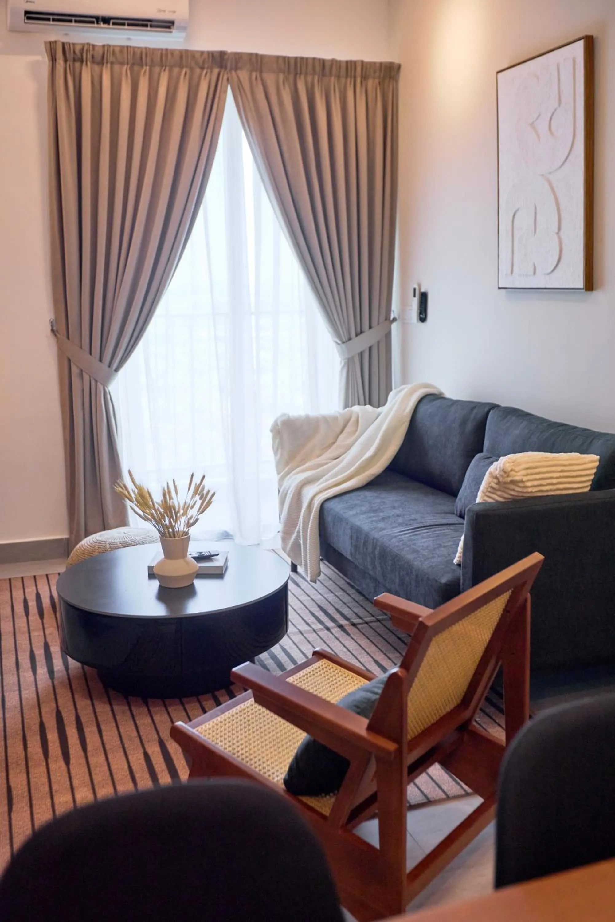 Living room in Sunsuria Forum SOHO & Residence Suites Setia Alam by MOKA