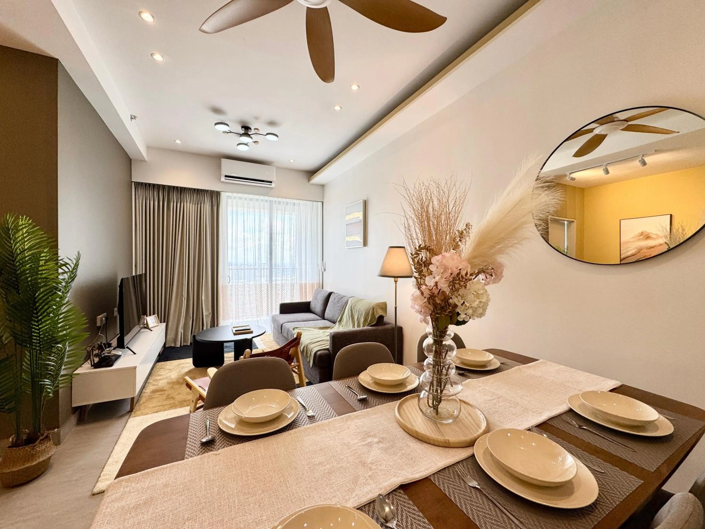 Dining area in Sunsuria Forum SOHO & Residence Suites Setia Alam by MOKA