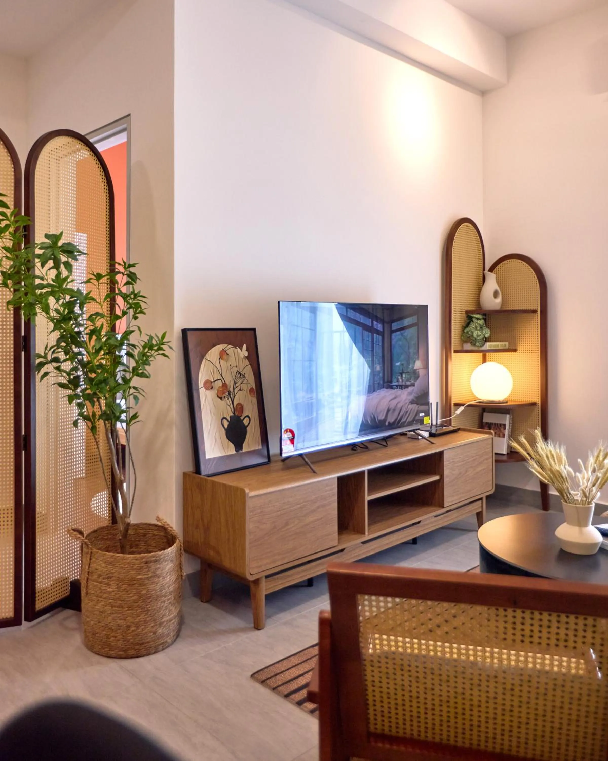 Communal lounge/ TV room in Sunsuria Forum SOHO & Residence Suites Setia Alam by MOKA