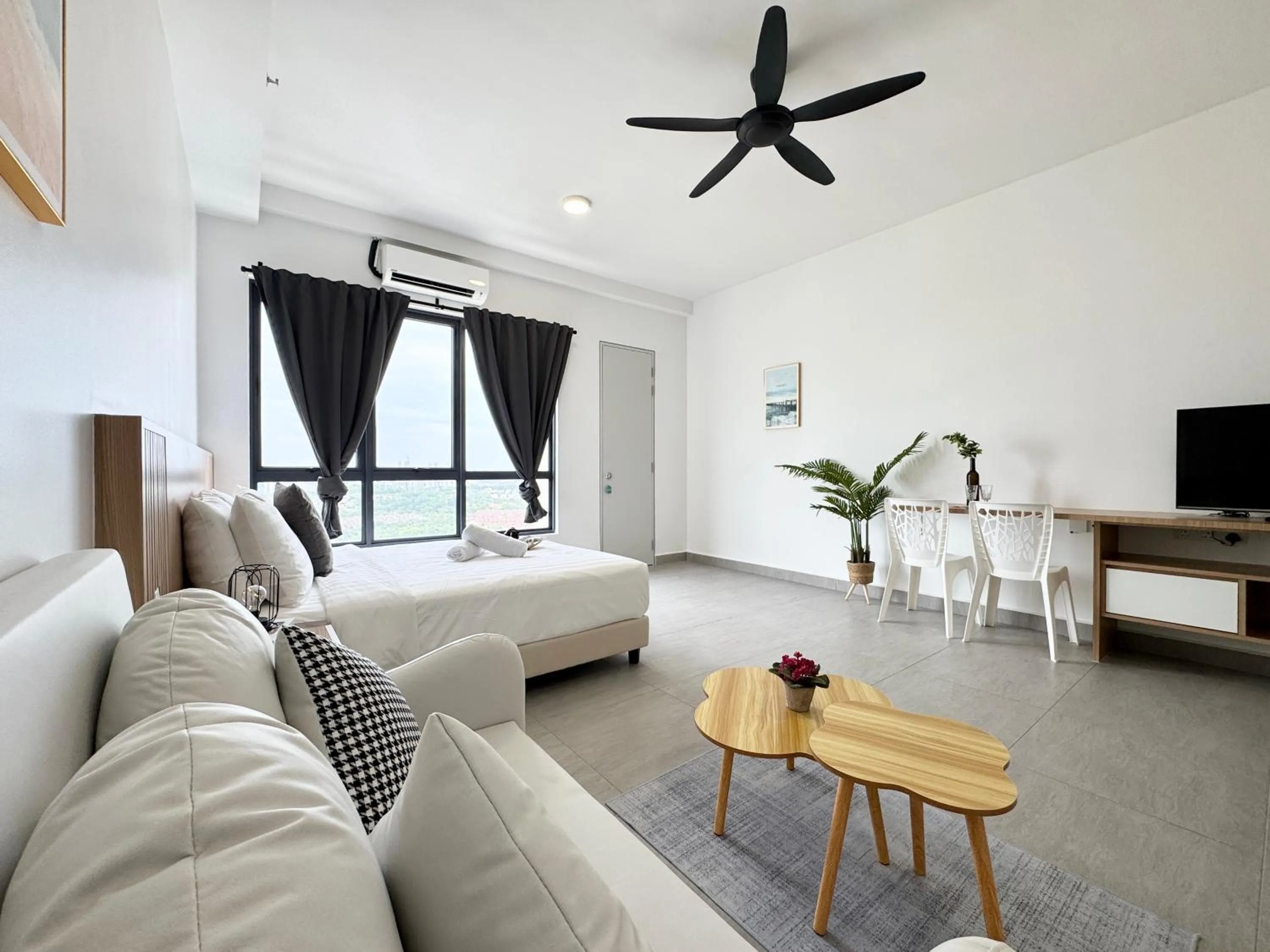 Bed in Sunsuria Forum SOHO & Residence Suites Setia Alam by MOKA