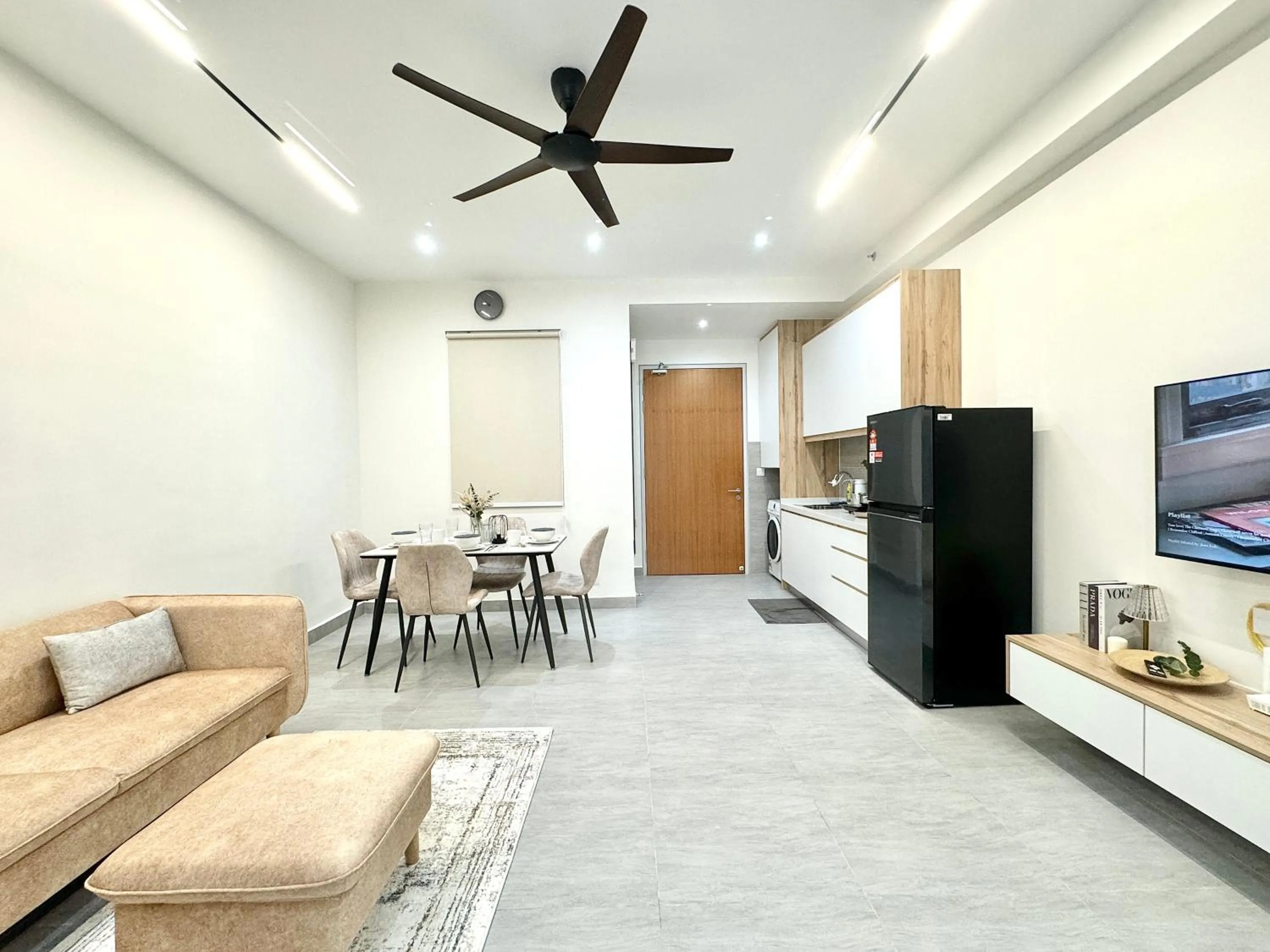 Living room in Sunsuria Forum SOHO & Residence Suites Setia Alam by MOKA