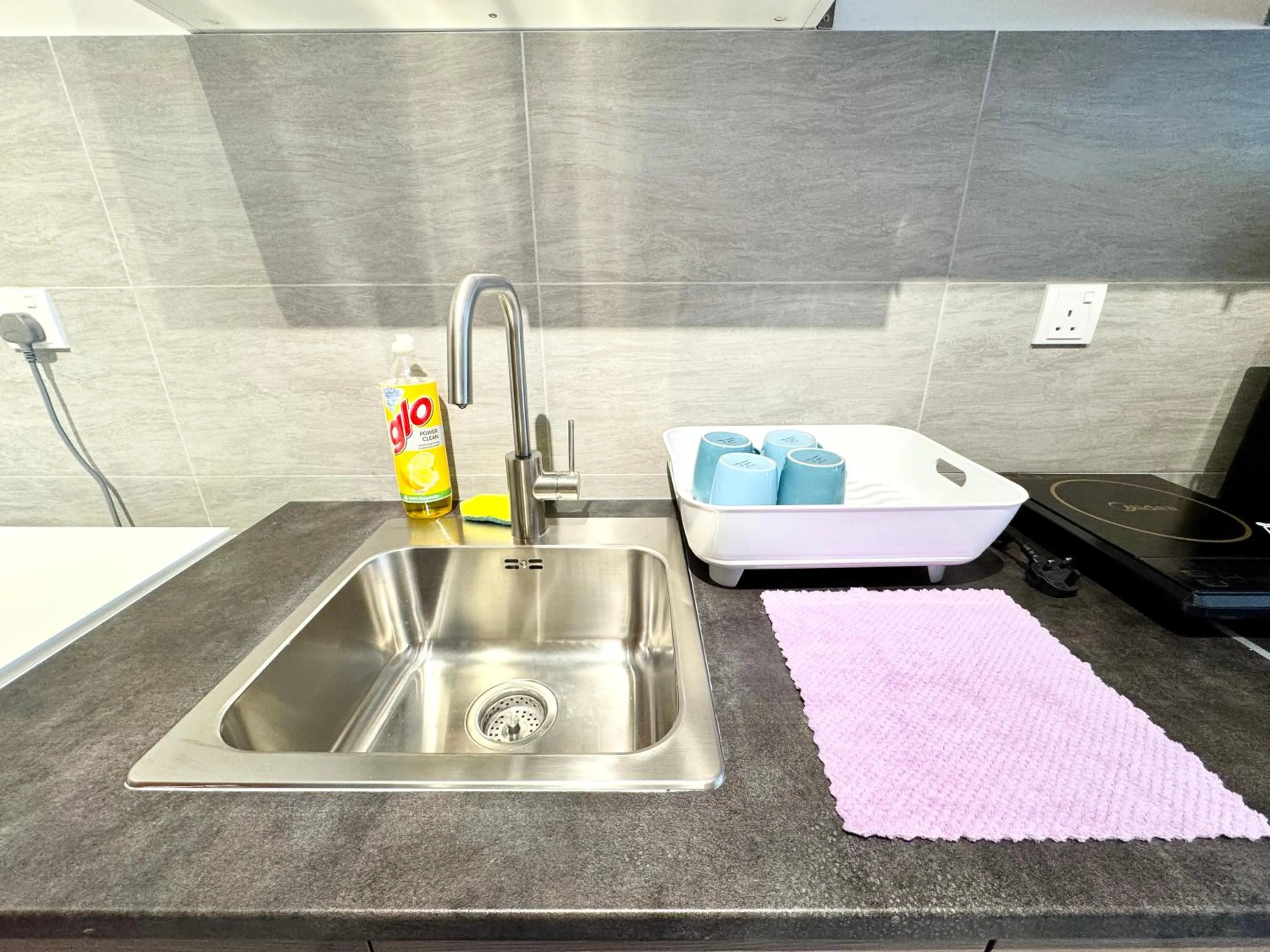 kitchen in Sunsuria Forum SOHO & Residence Suites Setia Alam by MOKA