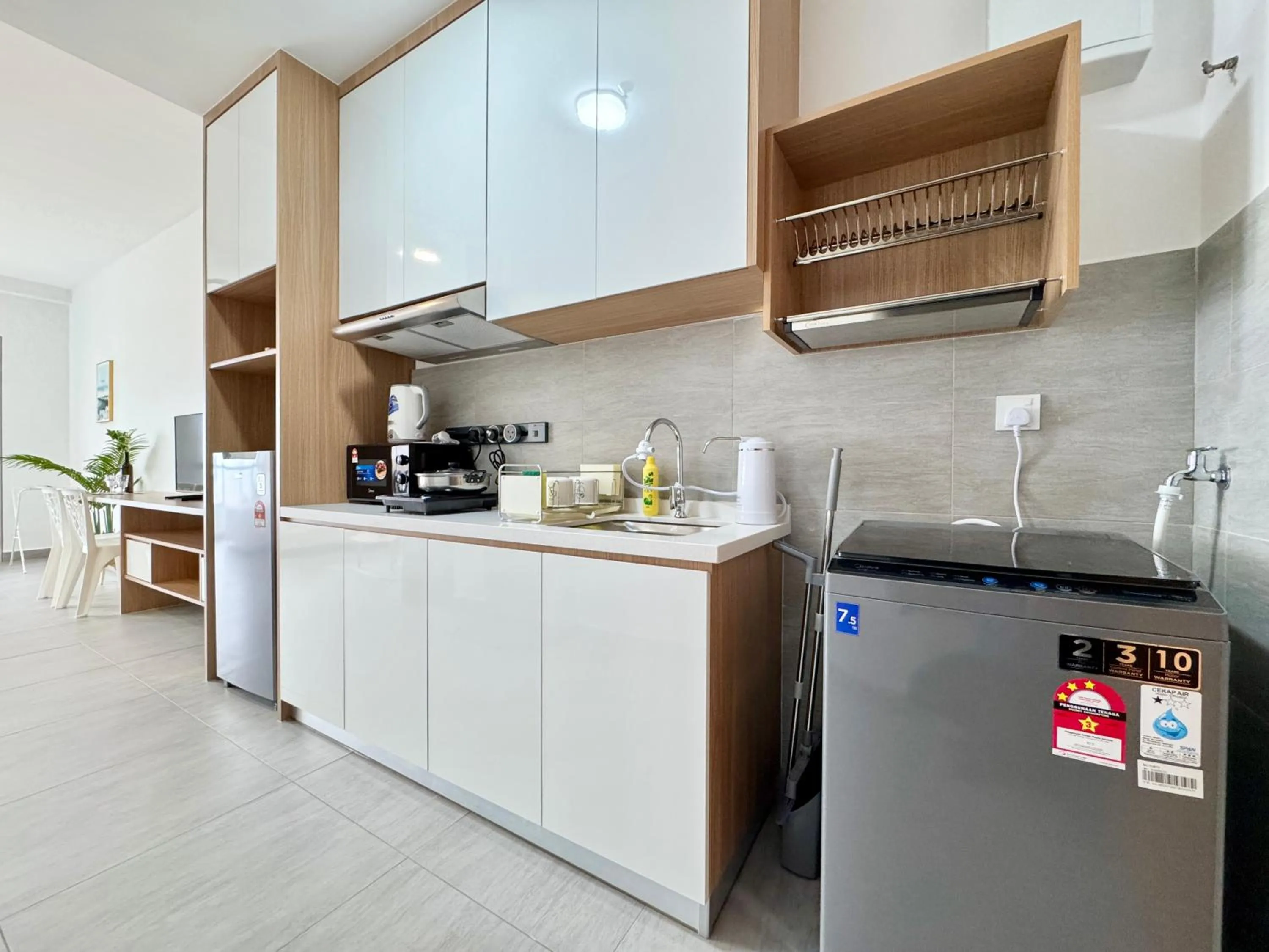 Kitchen or kitchenette in Sunsuria Forum SOHO & Residence Suites Setia Alam by MOKA