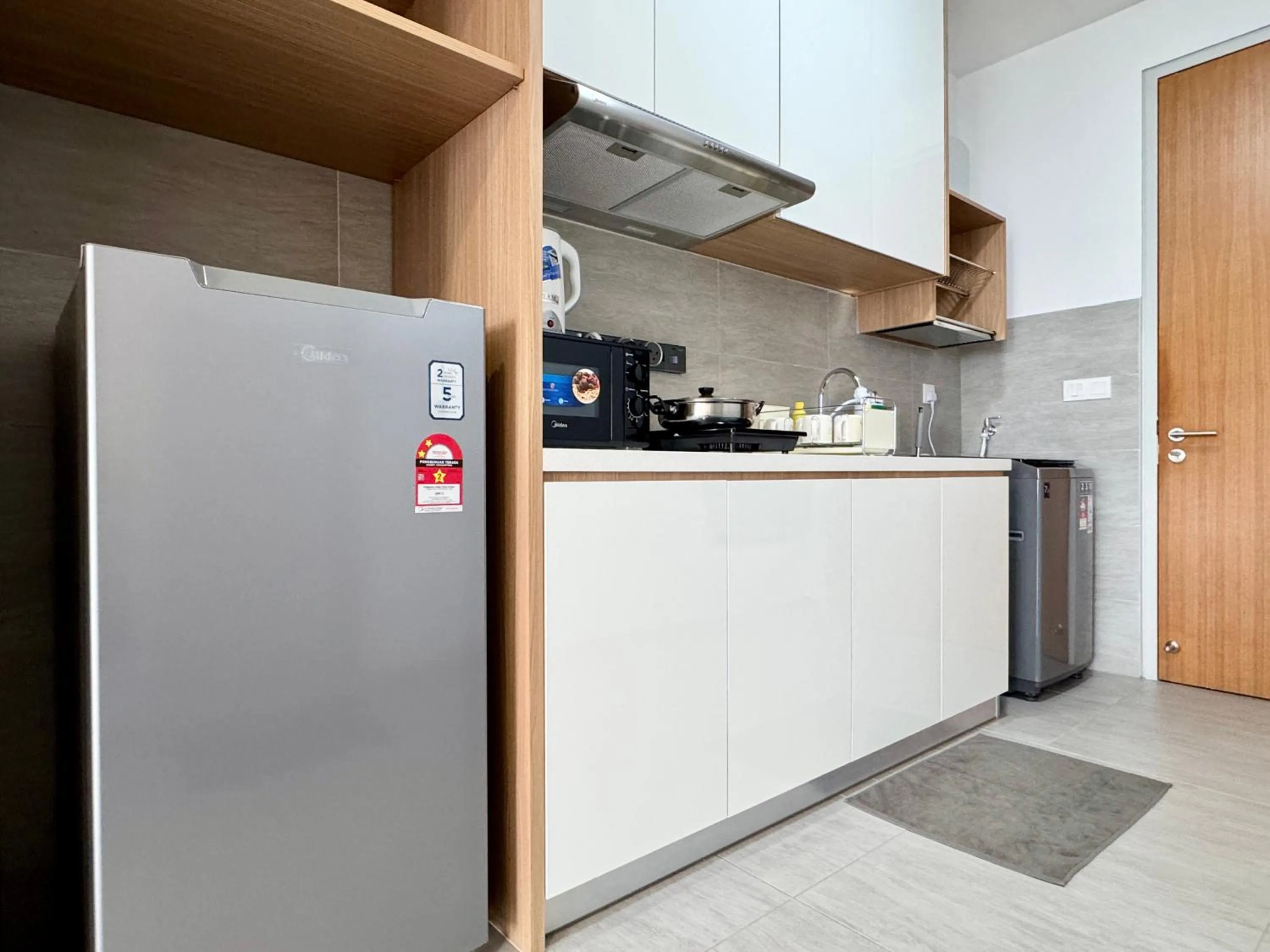 Kitchen or kitchenette in Sunsuria Forum SOHO & Residence Suites Setia Alam by MOKA