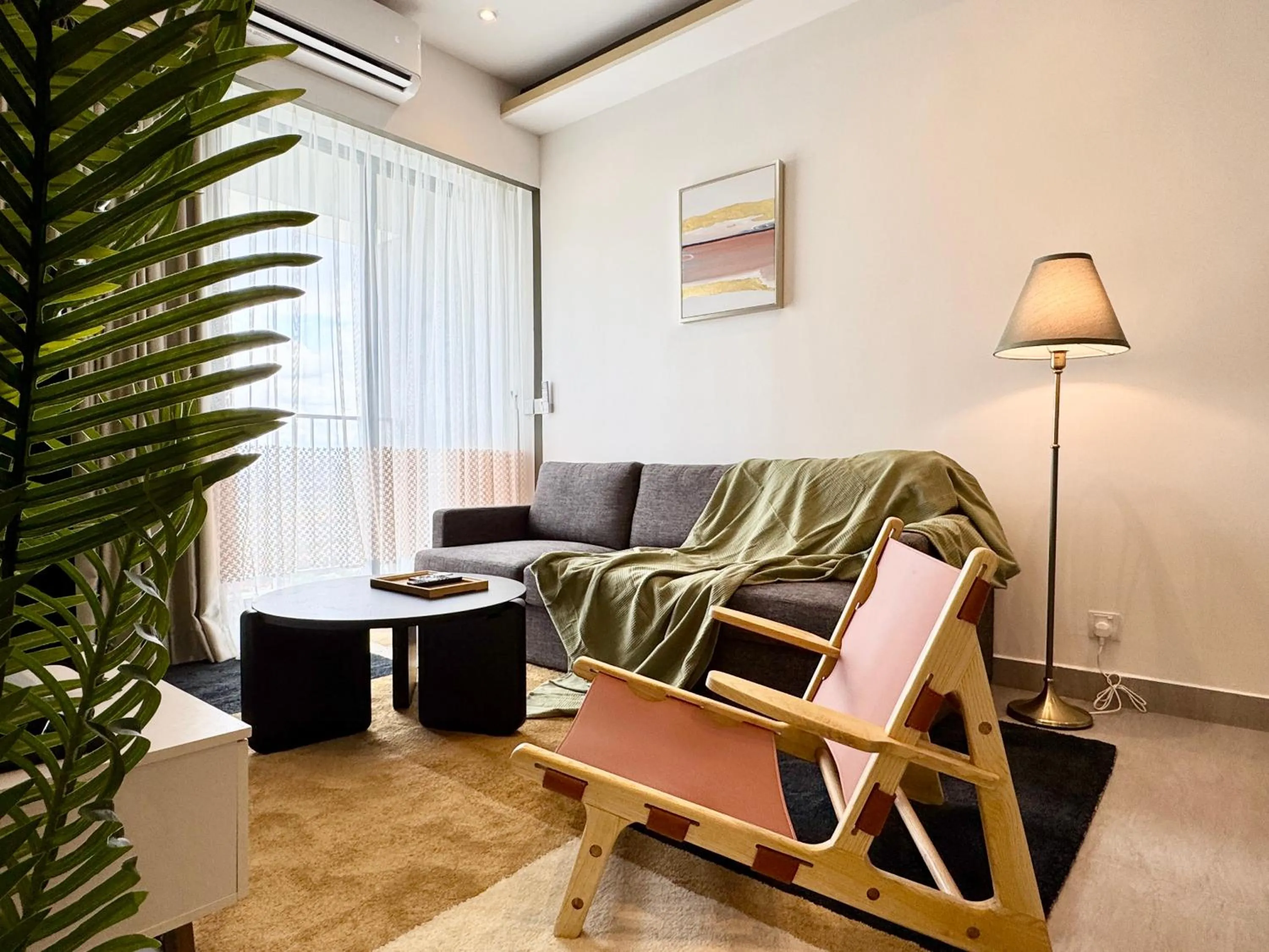 Living room in Sunsuria Forum SOHO & Residence Suites Setia Alam by MOKA