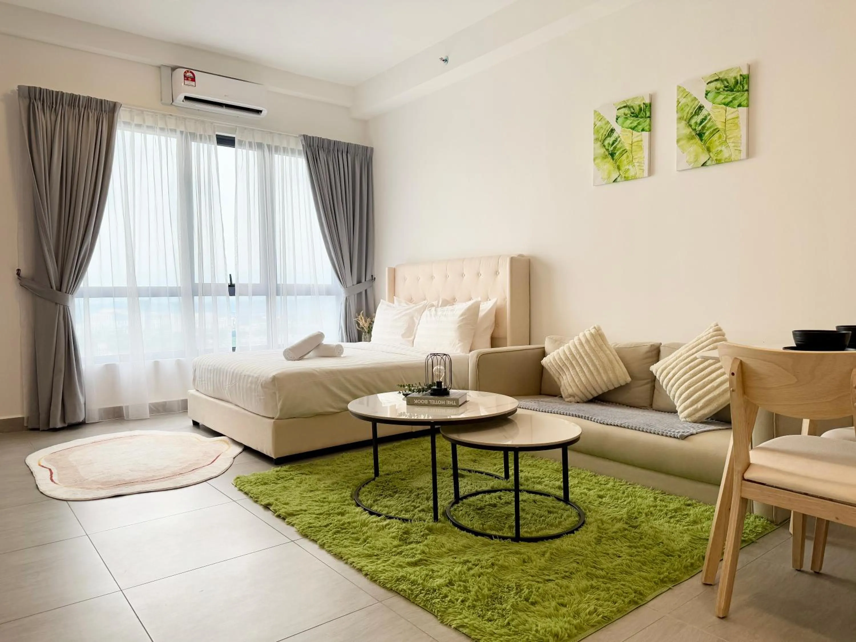 Living room in Sunsuria Forum SOHO & Residence Suites Setia Alam by MOKA