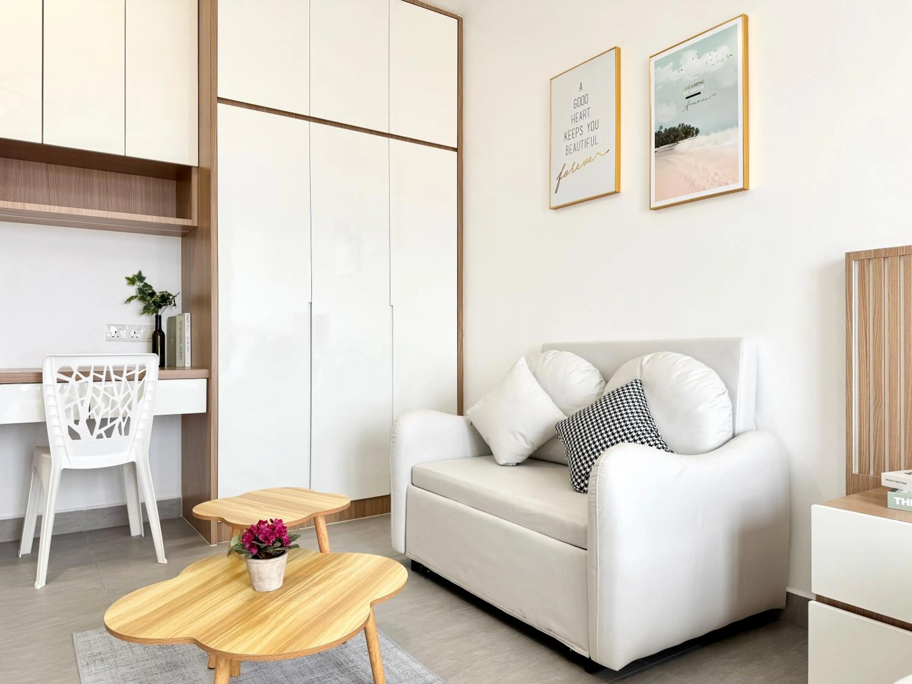 Seating area in Sunsuria Forum SOHO & Residence Suites Setia Alam by MOKA