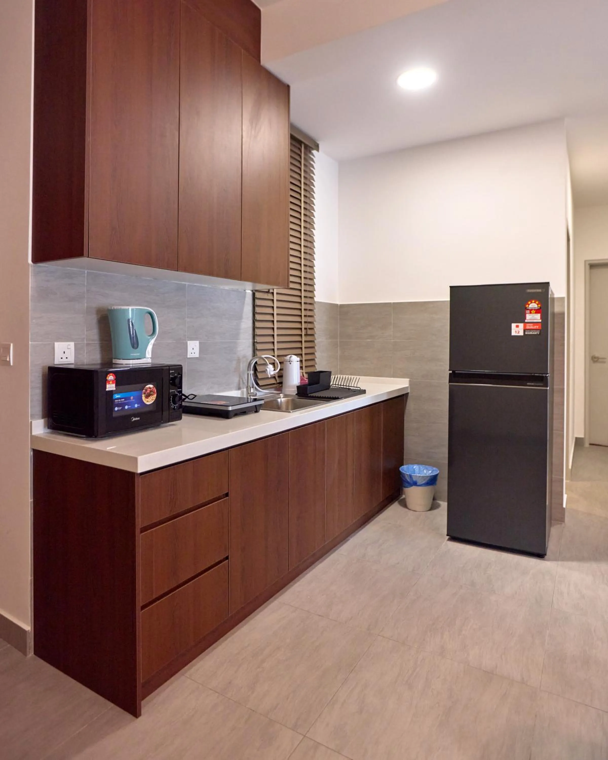 Kitchen or kitchenette in Sunsuria Forum SOHO & Residence Suites Setia Alam by MOKA