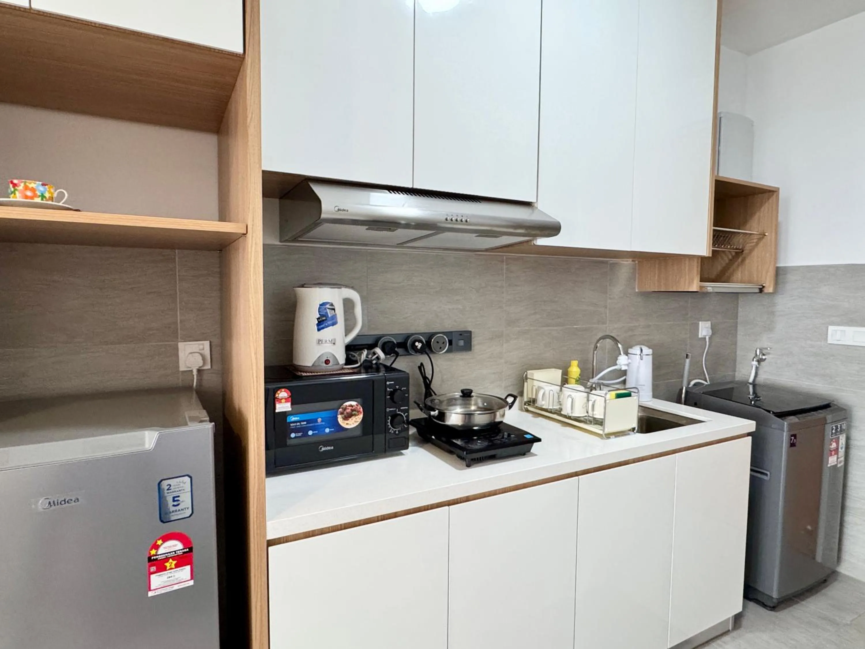 Kitchen or kitchenette in Sunsuria Forum SOHO & Residence Suites Setia Alam by MOKA
