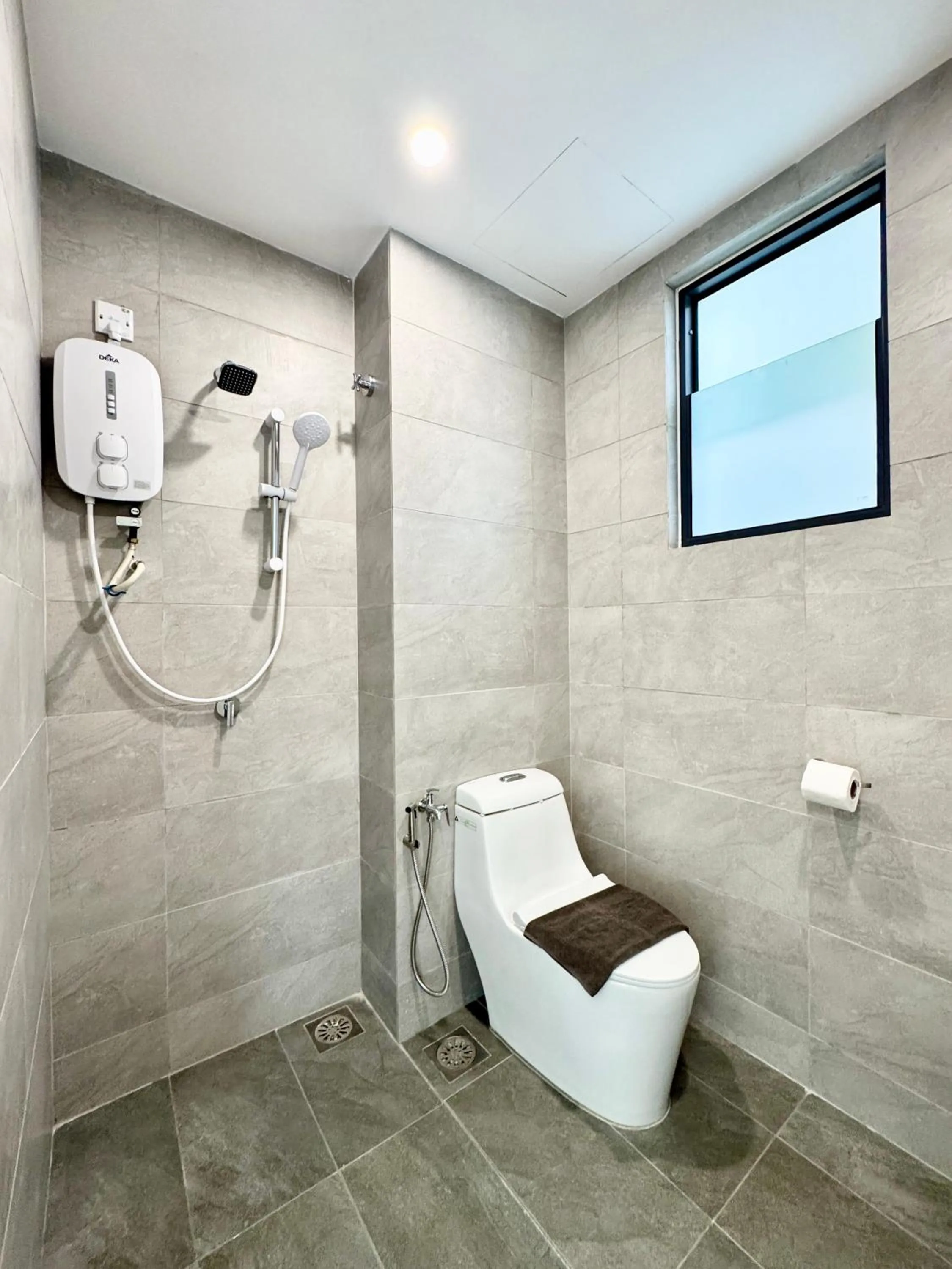 Shower in Sunsuria Forum SOHO & Residence Suites Setia Alam by MOKA