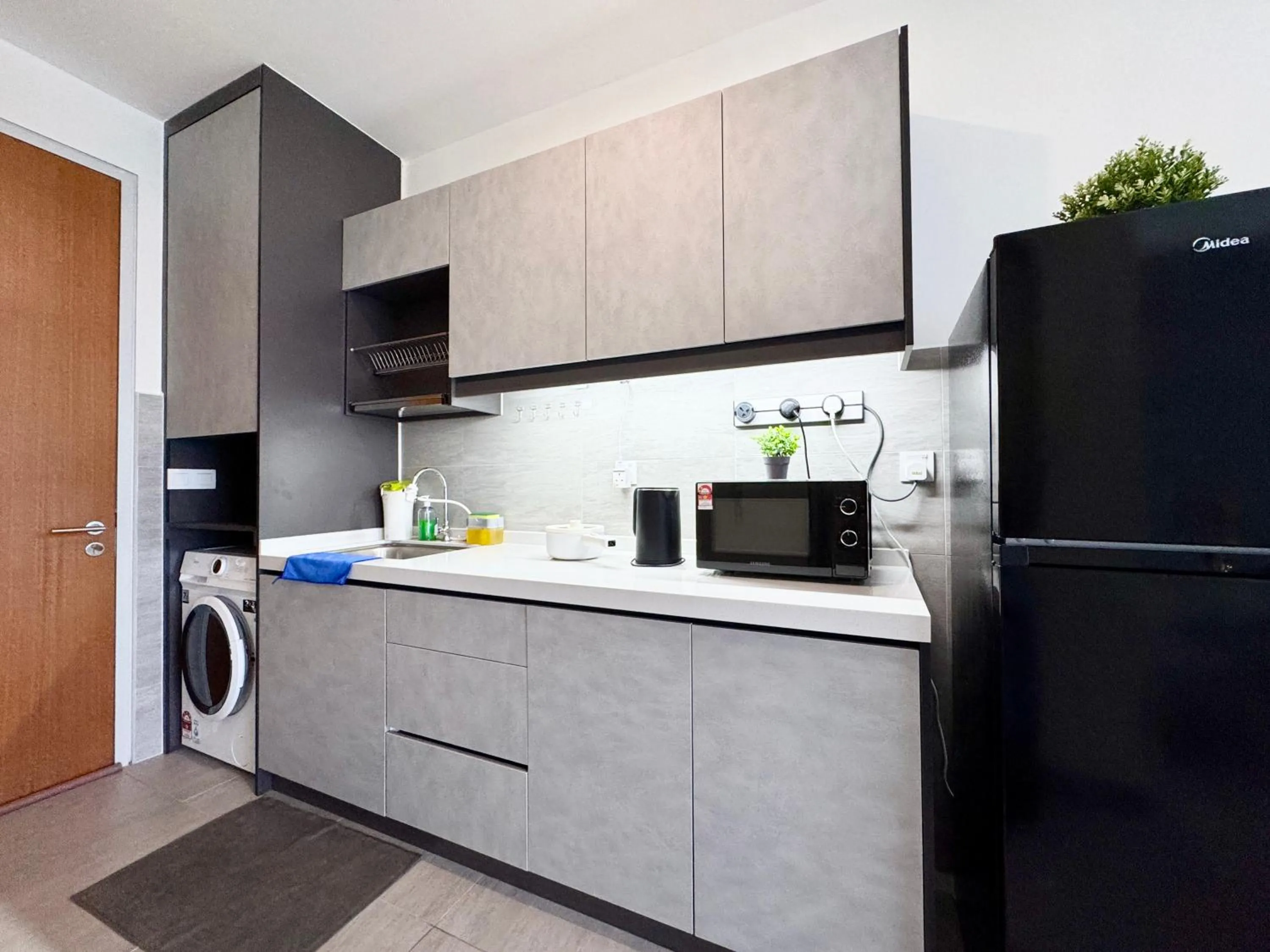 Kitchen or kitchenette in Sunsuria Forum SOHO & Residence Suites Setia Alam by MOKA