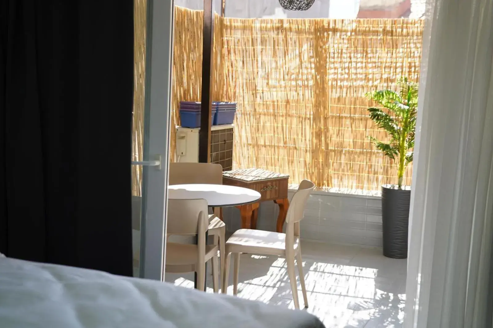 Quadruple Room with Balcony in New Hotel Harbiye Quadruple Room with Balcony in New Hotel Harbiye