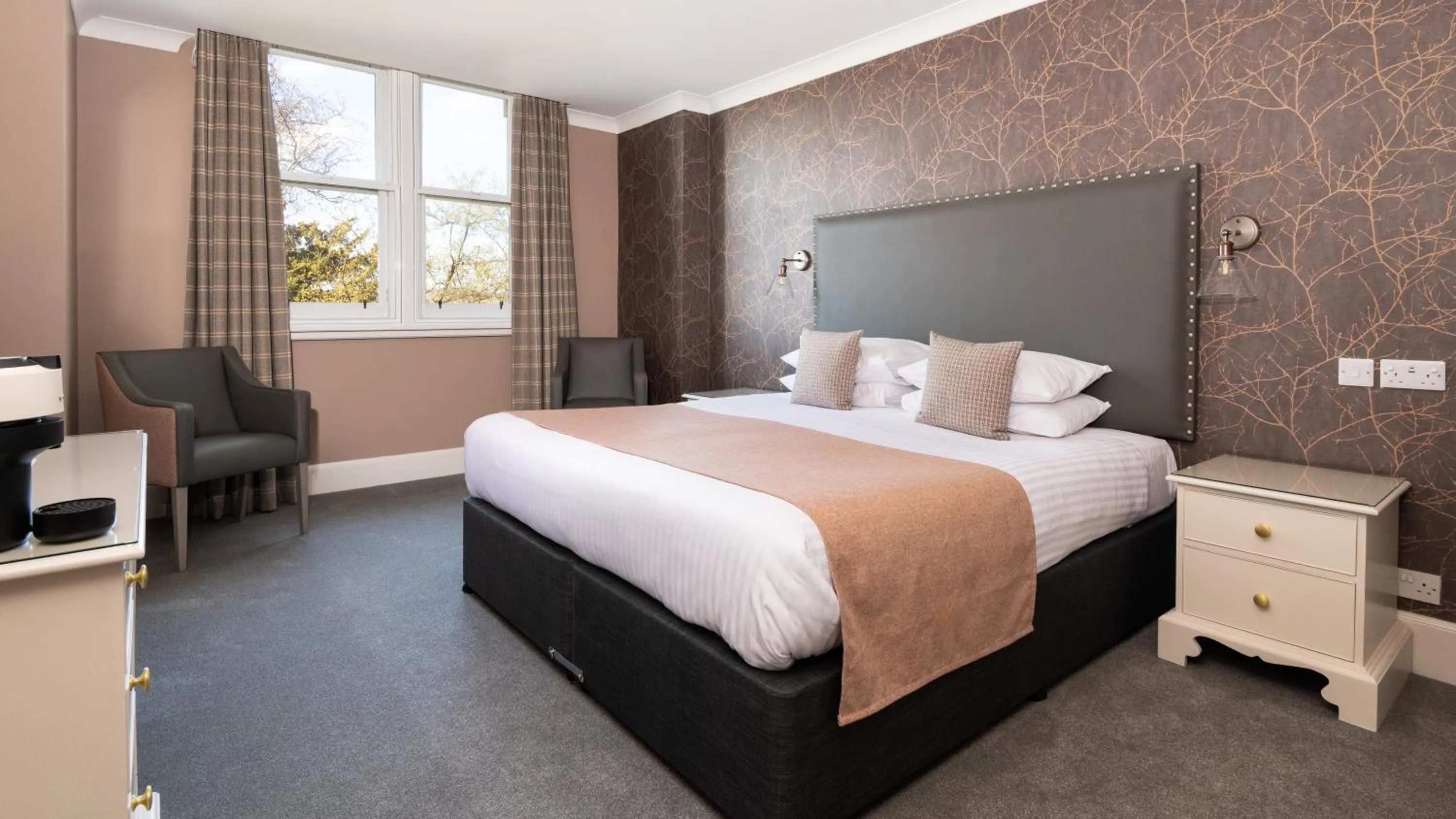 Photo of the whole room, Bed in Sunbank House Metro Hotel