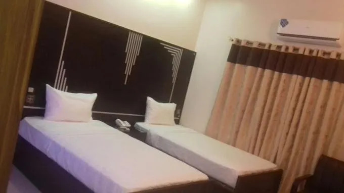 Bed in Hotel Executive Inn