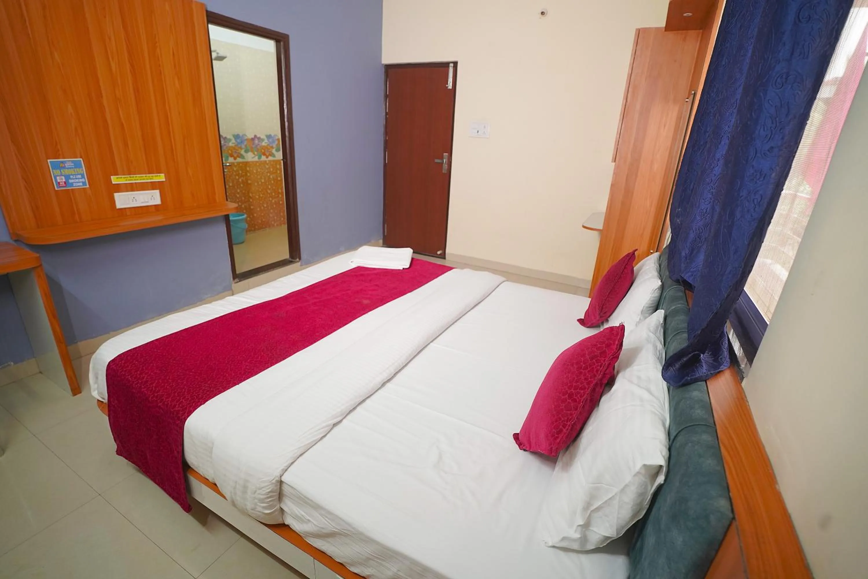 Bed in Hotel Inspira Residency- Near Bombay Hospital